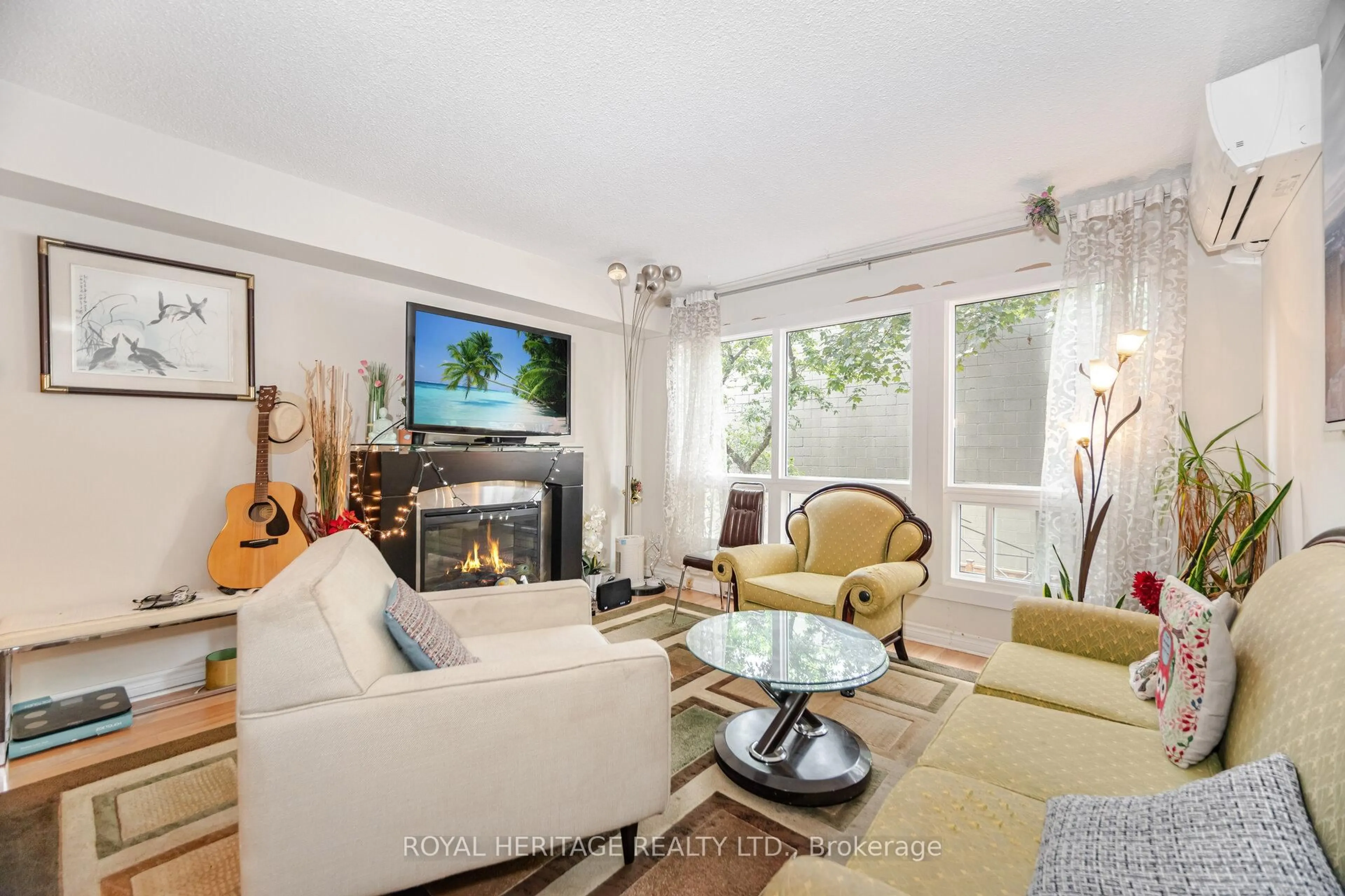 Living room with furniture, unknown for 1209 Queen St #39, Toronto Ontario M4M 3H4