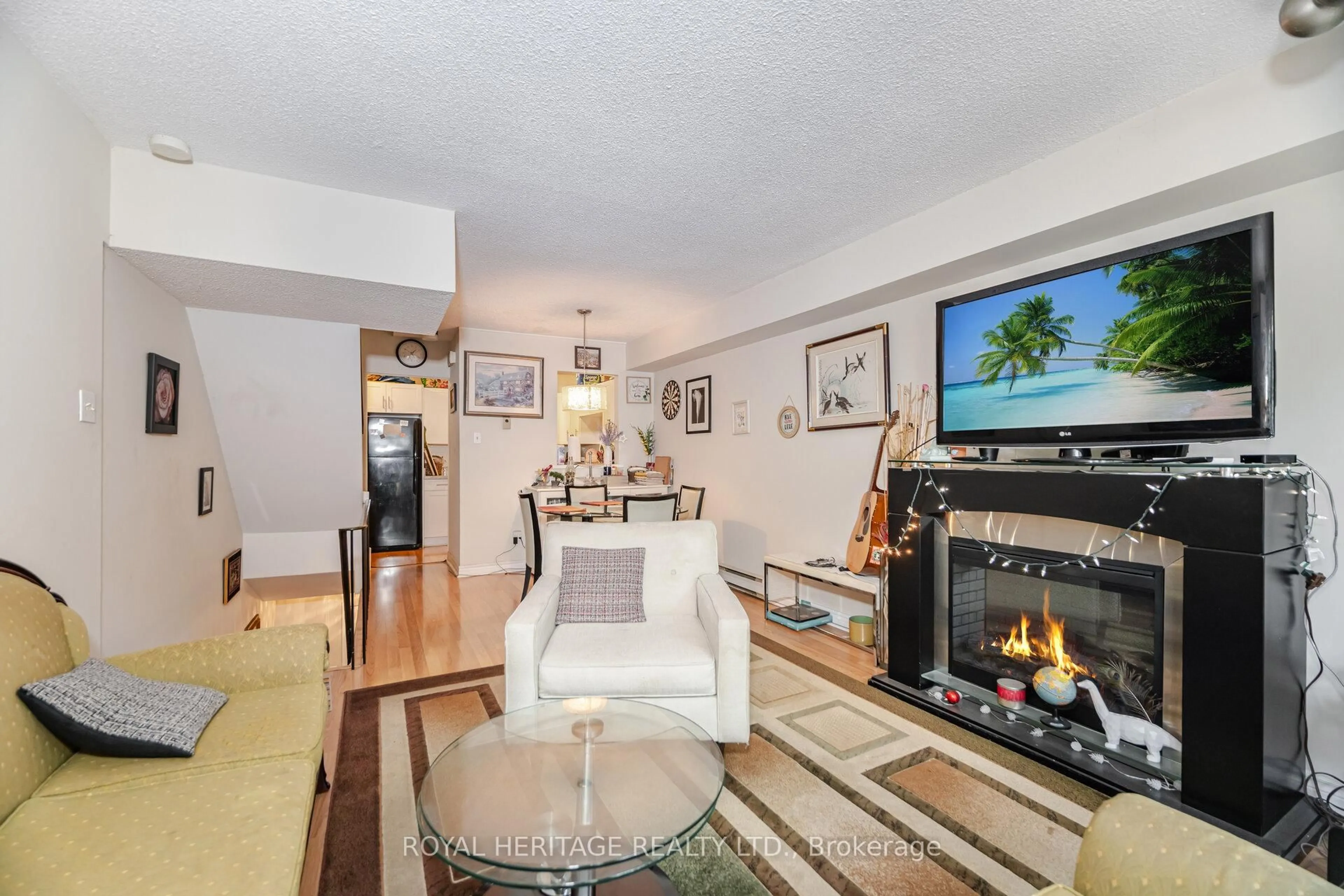 Unknown for 1209 Queen St #39, Toronto Ontario M4M 3H4