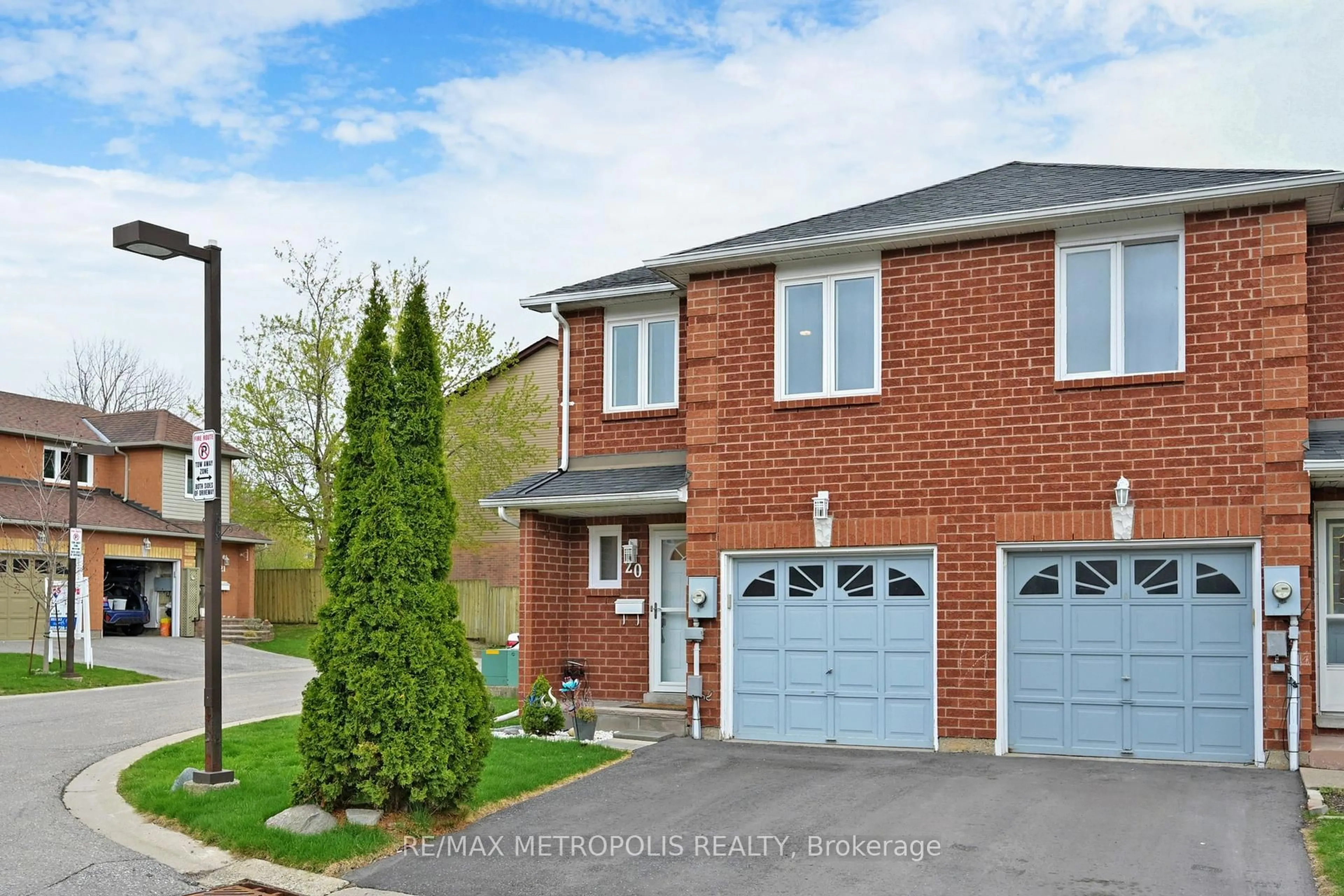 Home with brick exterior material, street for 811 Wilson Rd #20, Oshawa Ontario L1G 7Z5