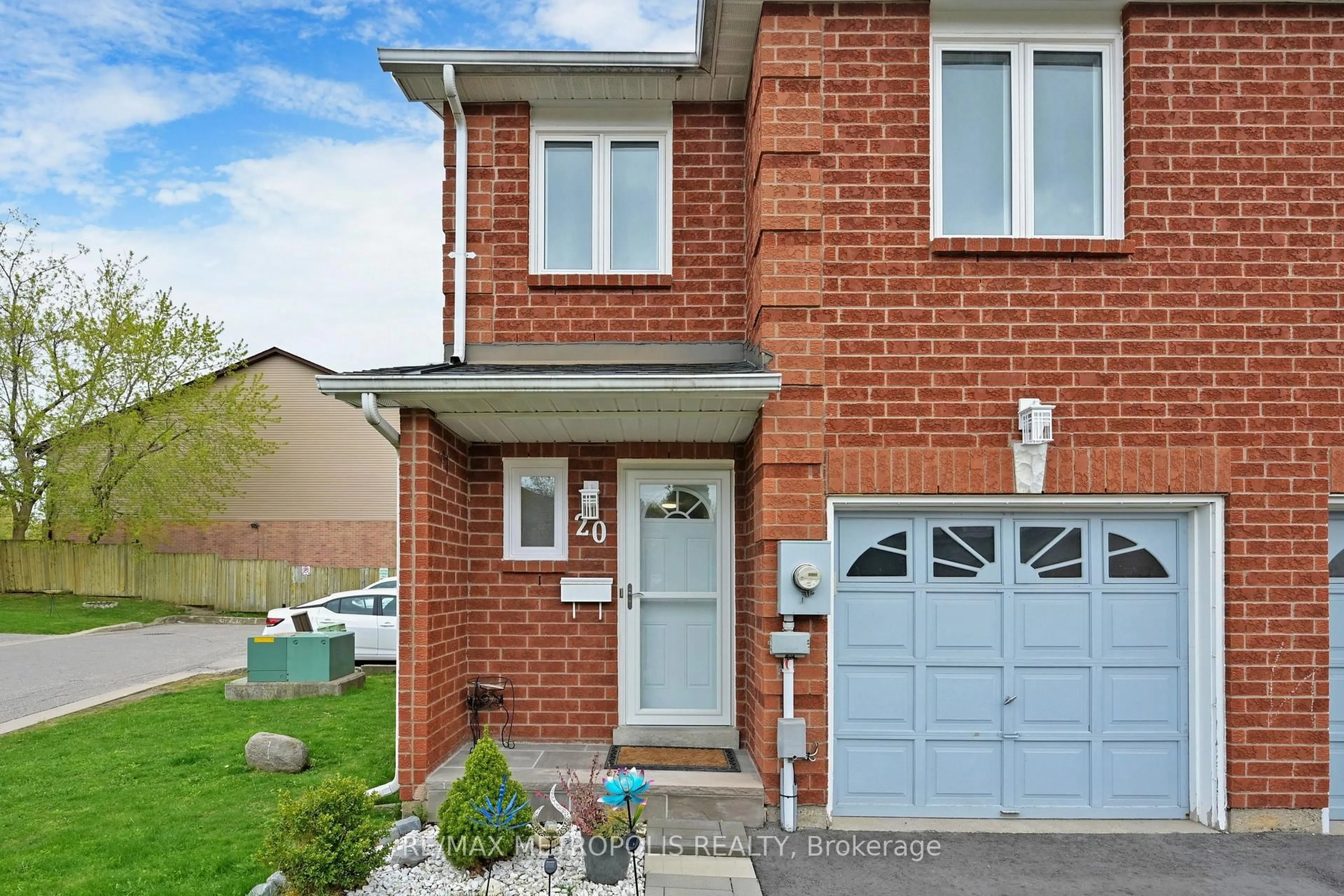 Home with brick exterior material, street for 811 Wilson Rd #20, Oshawa Ontario L1G 7Z5