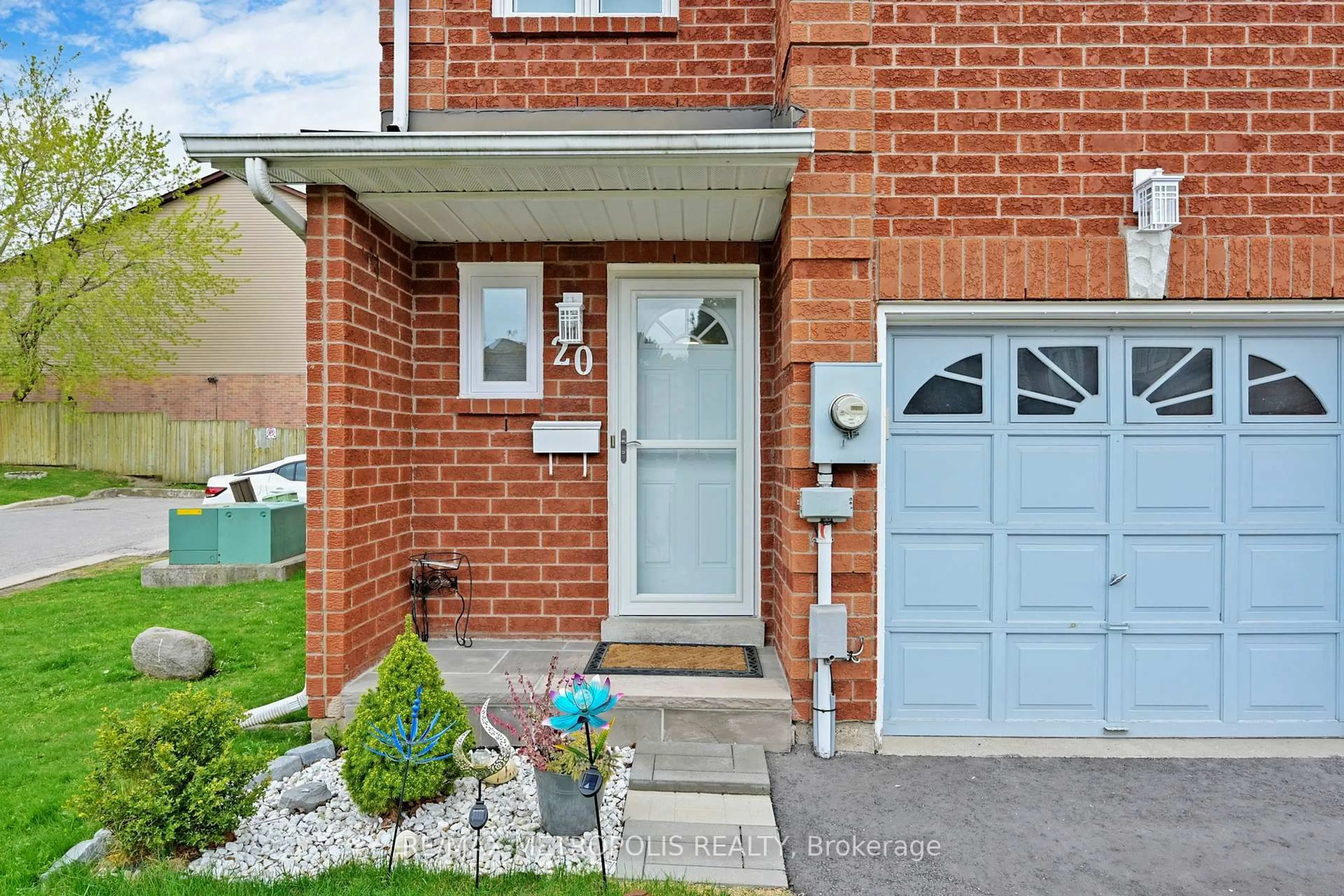 Home with brick exterior material, street for 811 Wilson Rd #20, Oshawa Ontario L1G 7Z5