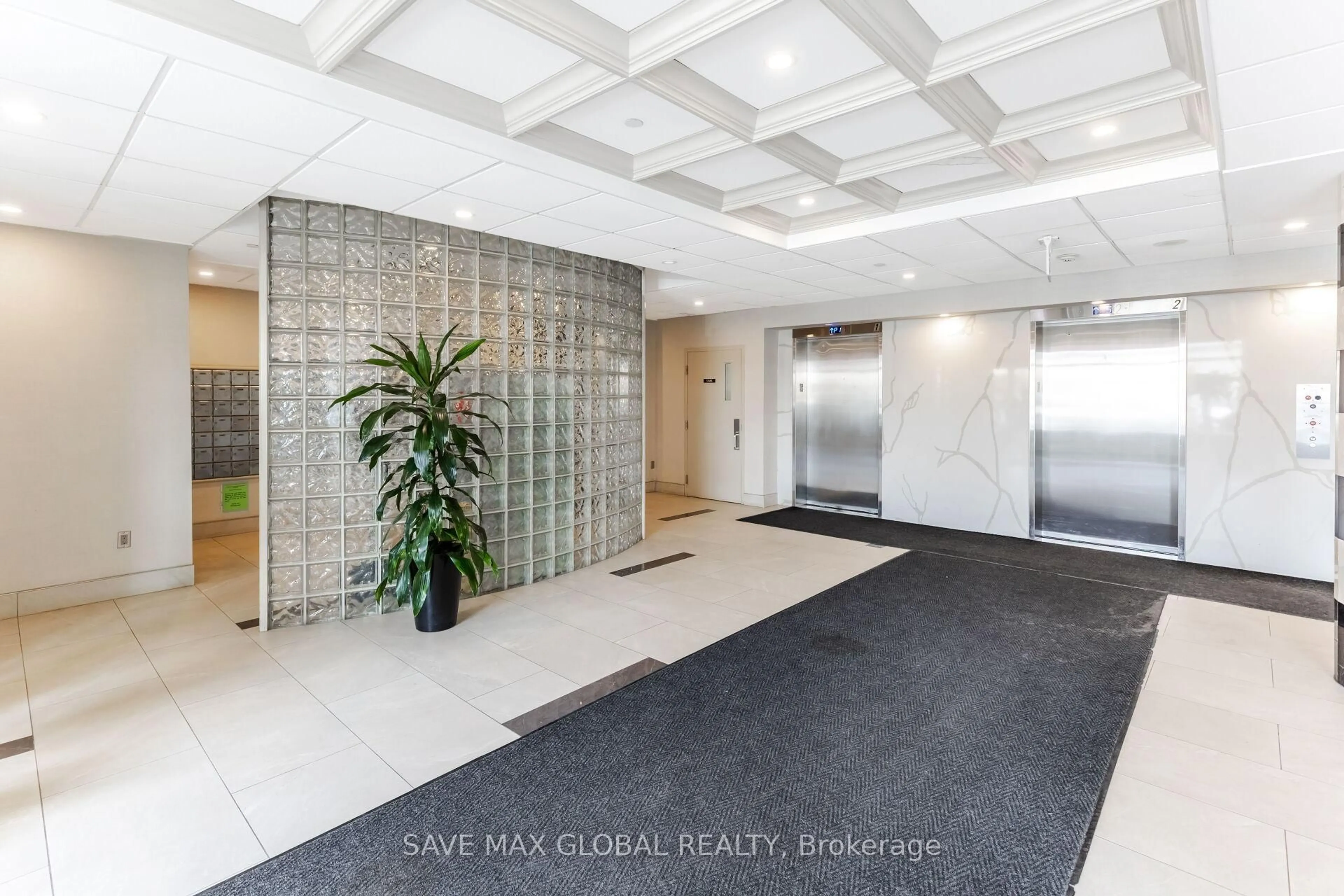 Indoor foyer for 1470 Midland Ave #418, Toronto Ontario M1P 4Z4