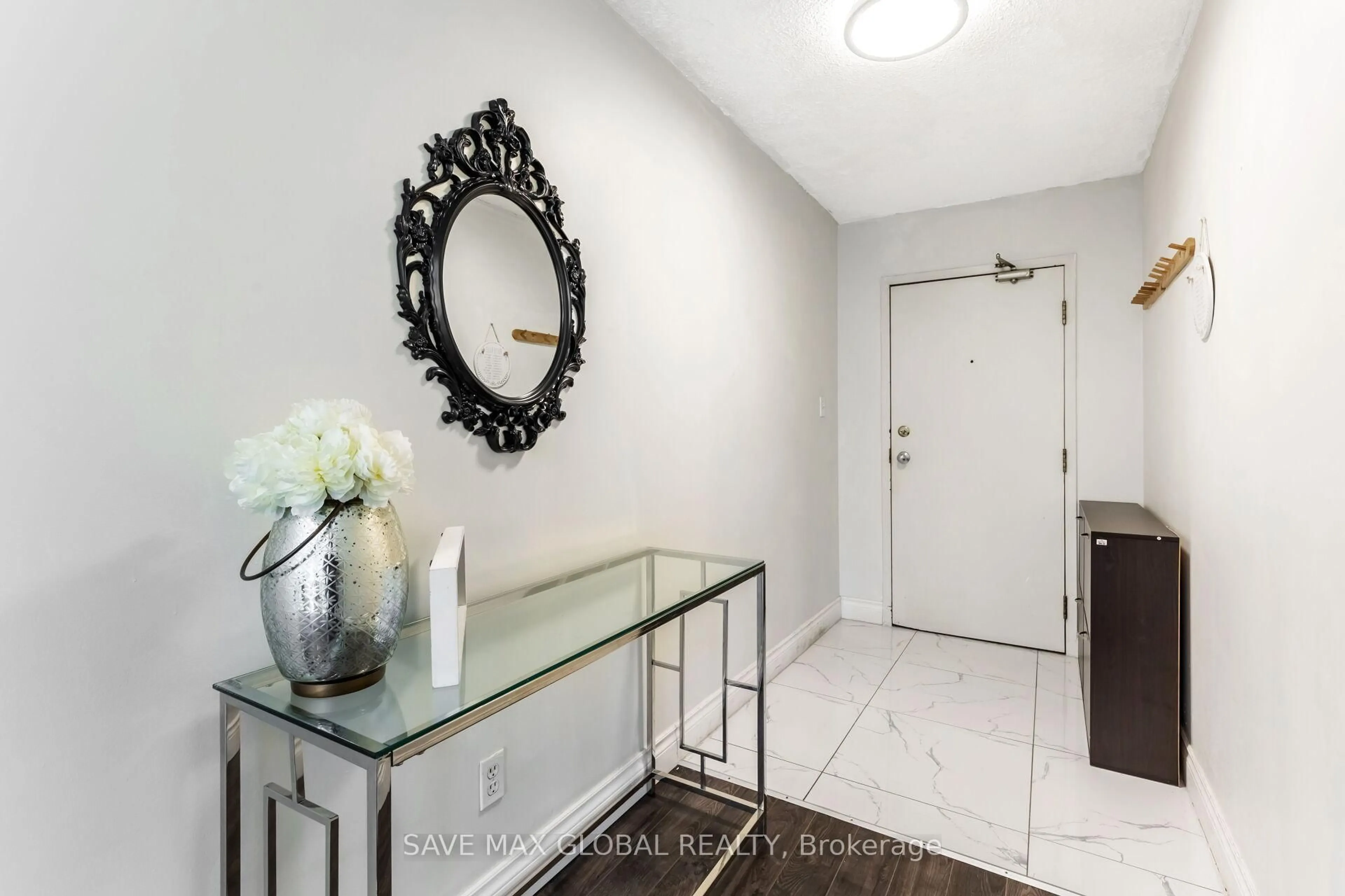 Indoor entryway for 1470 Midland Ave #418, Toronto Ontario M1P 4Z4