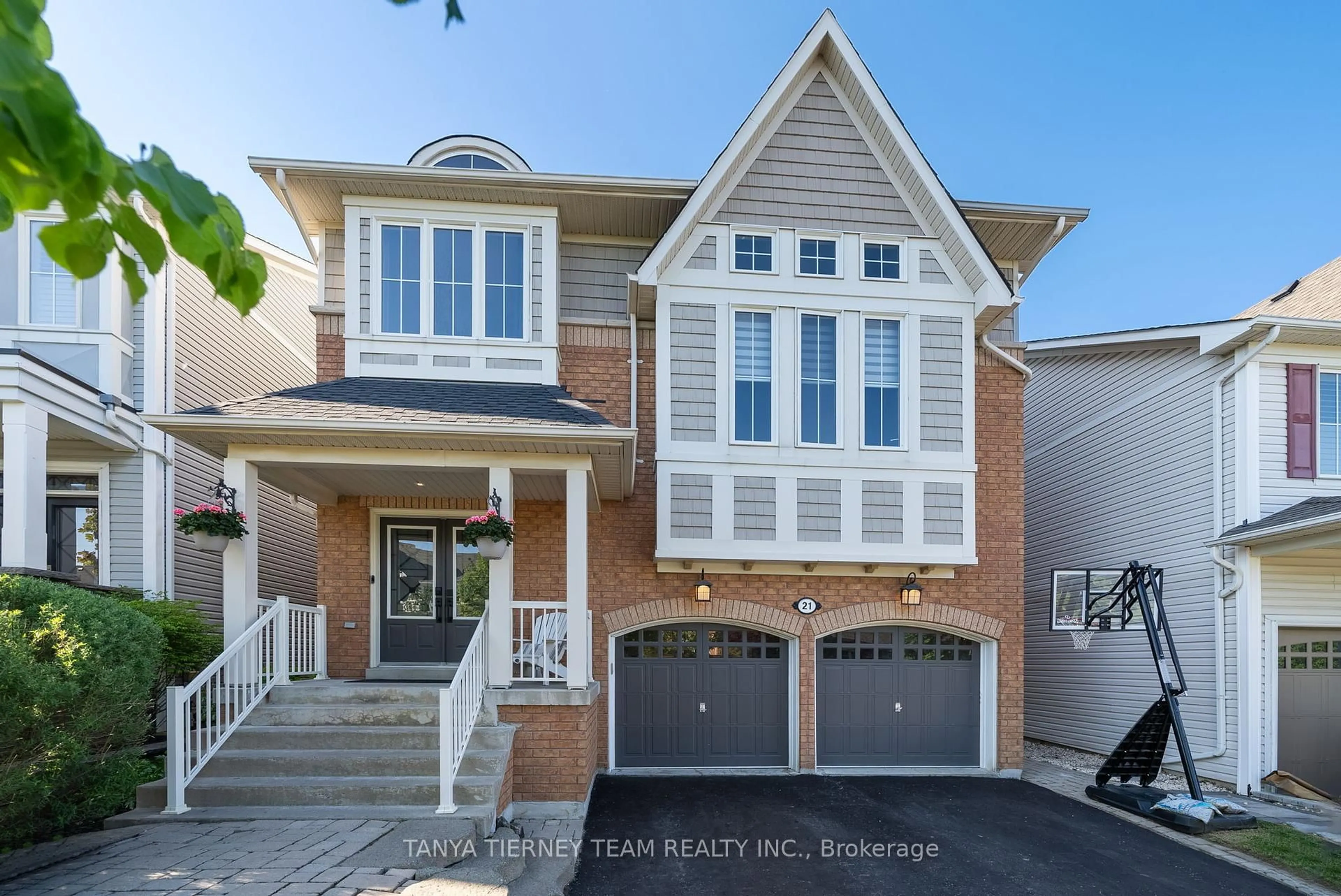 Home with brick exterior material, street for 21 Eastgate Circ, Whitby Ontario L1M 2N3