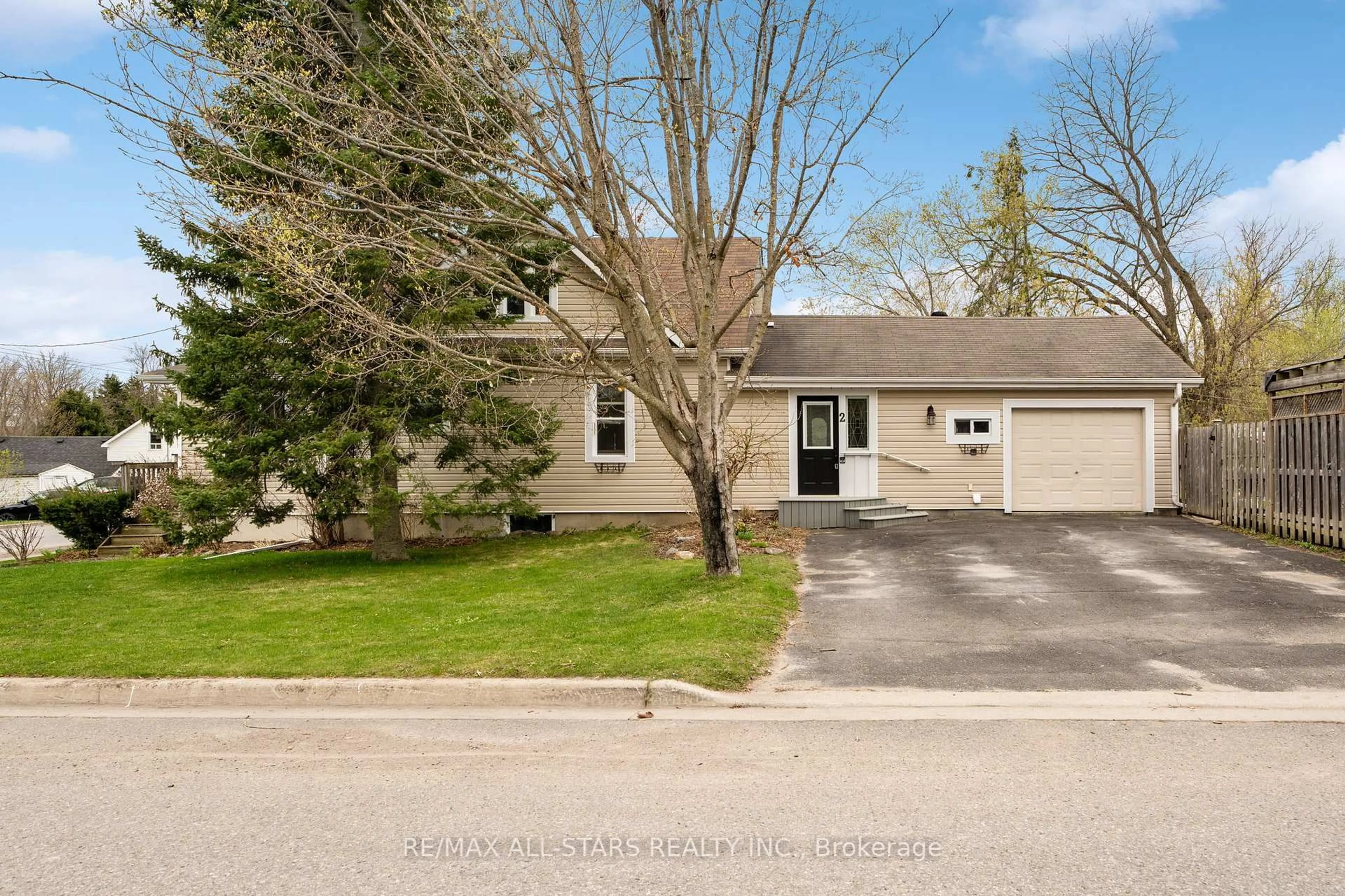 A pic from outside/outdoor area/front of a property/back of a property/a pic from drone, street for 2 Henrietta St, Scugog Ontario L0C 1G0