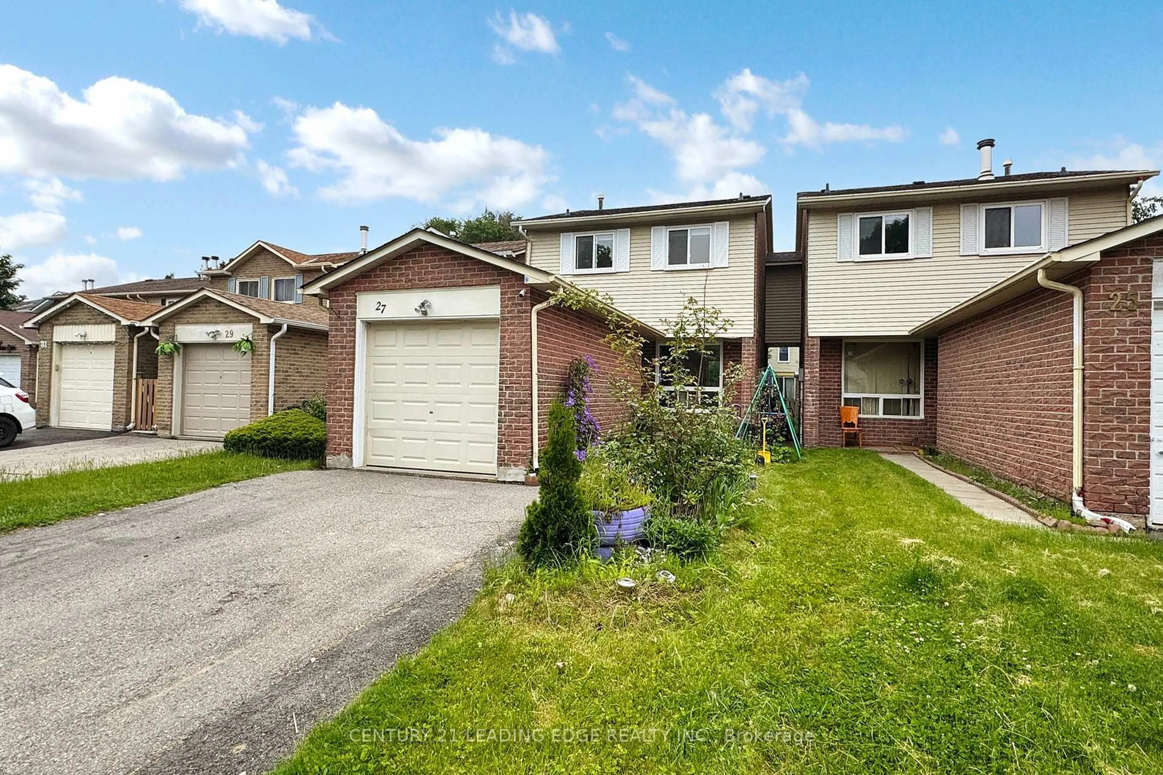 A pic from outside/outdoor area/front of a property/back of a property/a pic from drone, street for 27 Moorehouse Dr, Toronto Ontario M1V 2E2