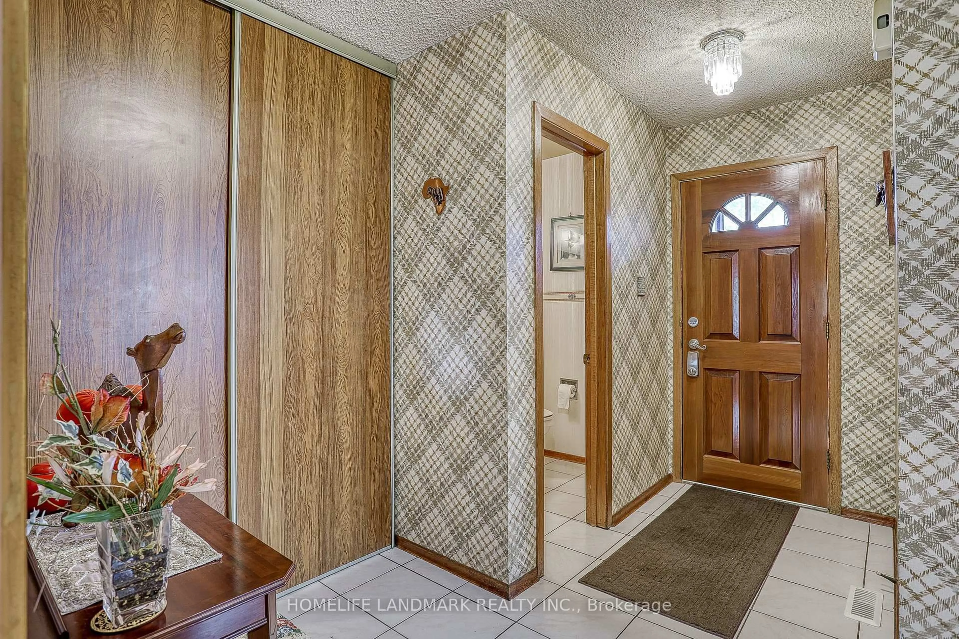 Indoor entryway for 7 Kennaley Cres, Toronto Ontario M1V 1L6