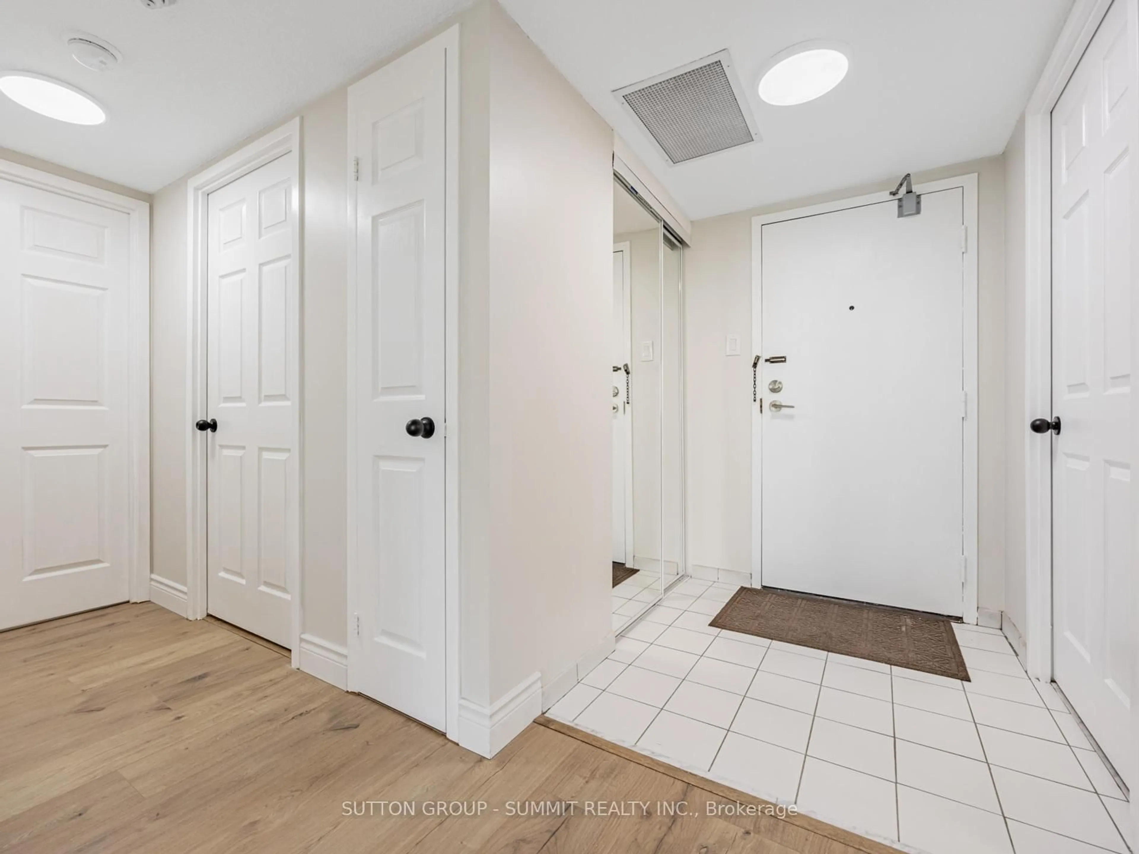 Indoor entryway for 4727 SHEPPARD Ave, Toronto Ontario M1S 5B3