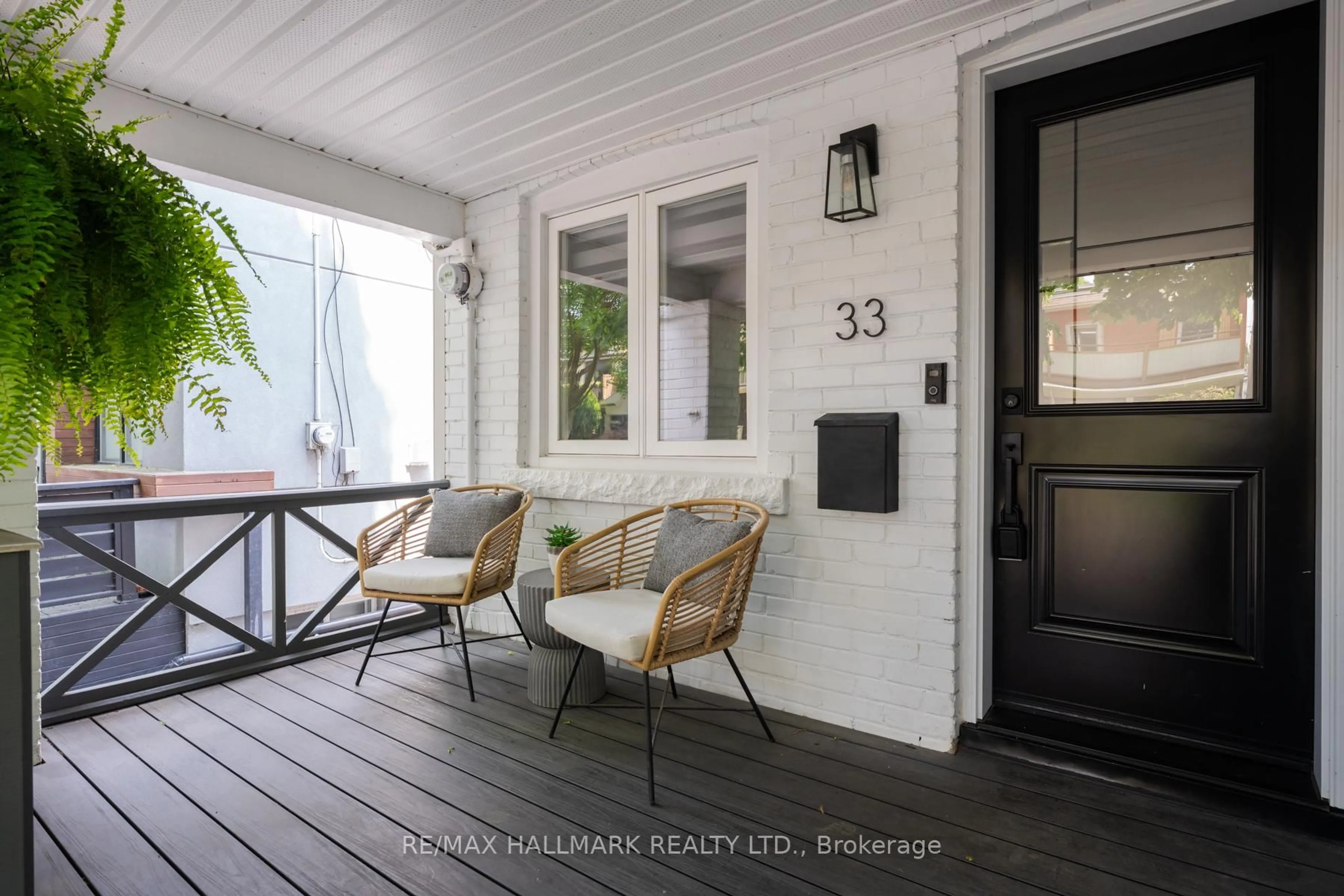 Indoor entryway for 33 Ashdale Ave, Toronto Ontario M4L 2Y6