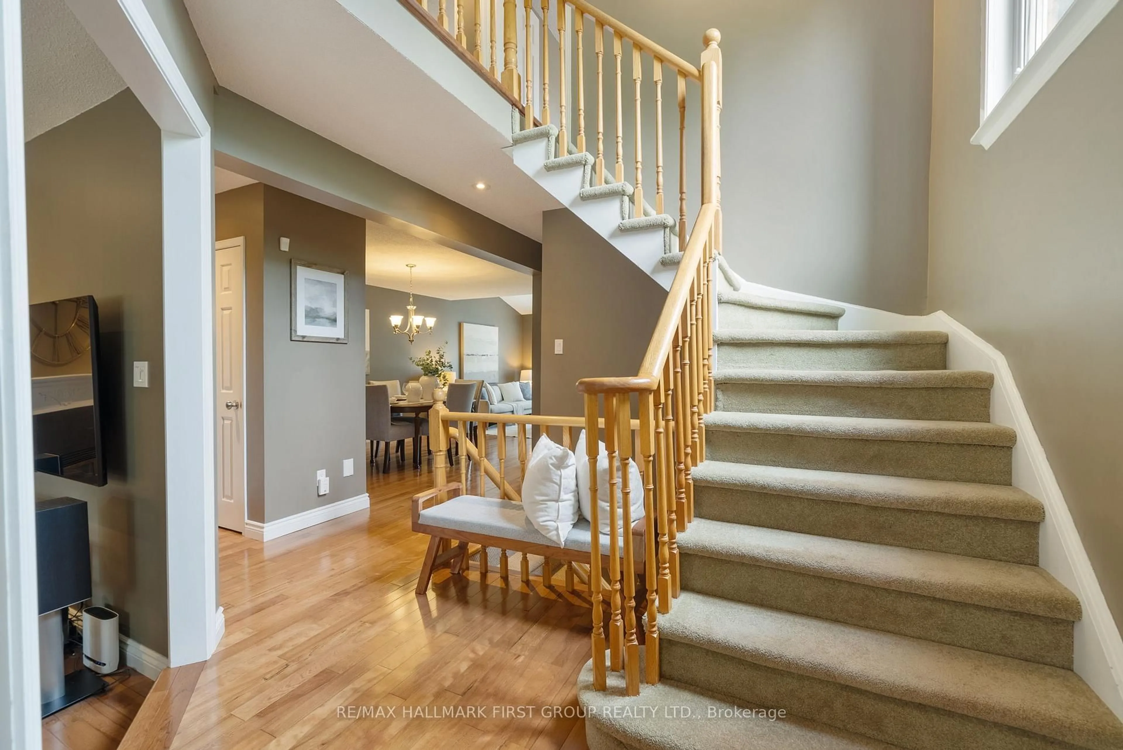 Unknown for 11 Davies Cres, Whitby Ontario L1N 8X4