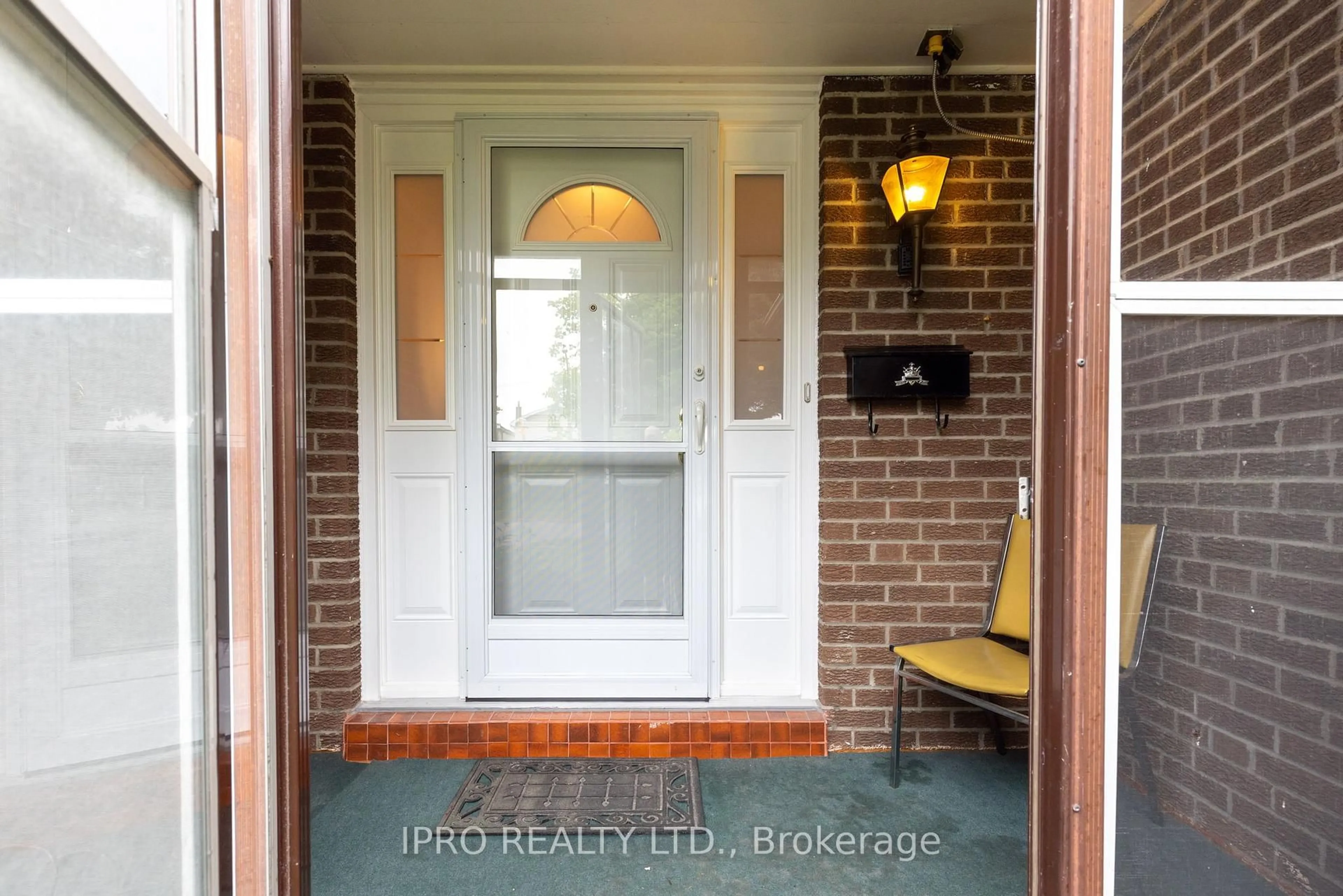 Indoor entryway for 321 Chartland Blvd, Toronto Ontario M1S 3P4