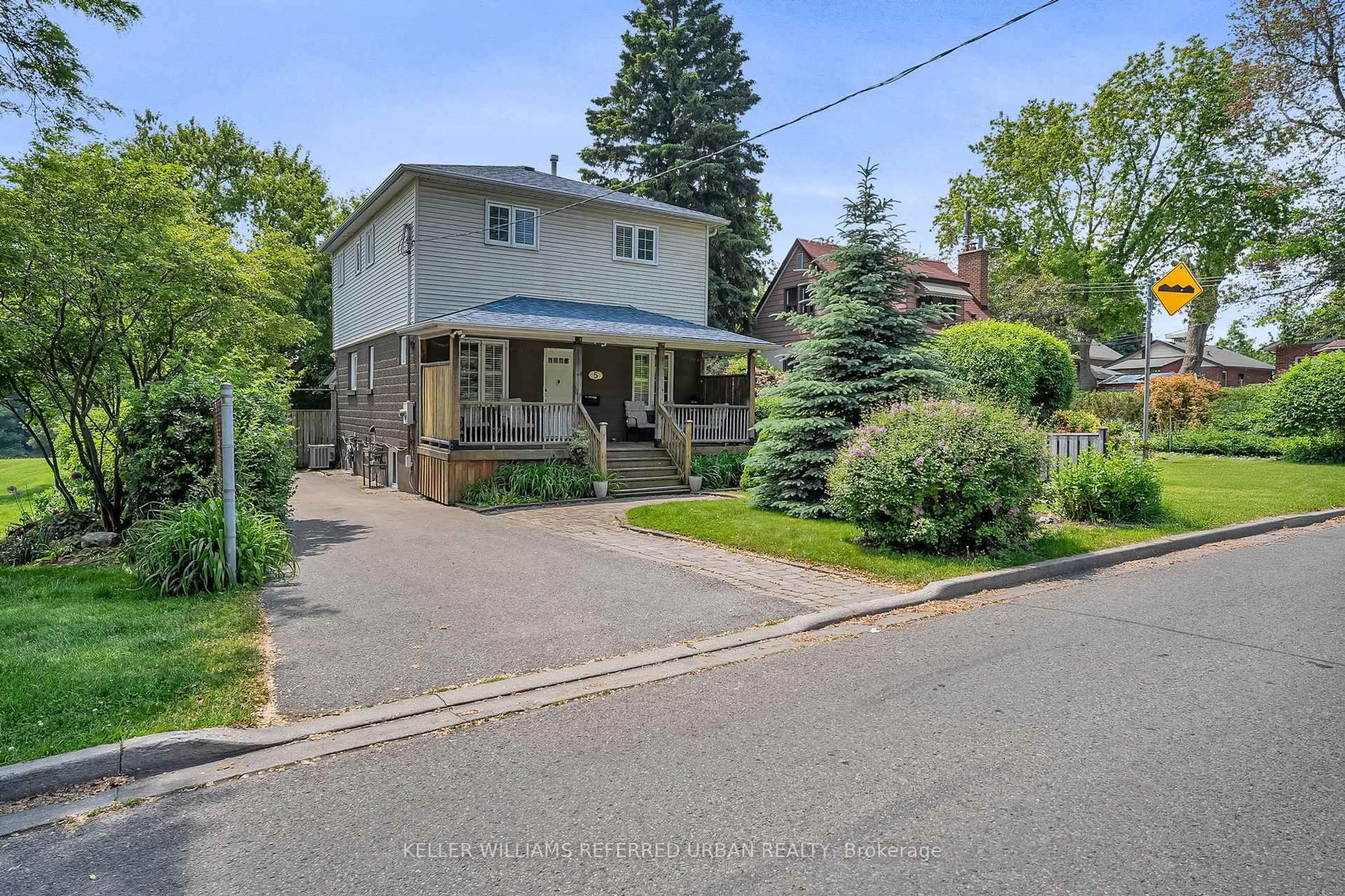 A pic from outside/outdoor area/front of a property/back of a property/a pic from drone, street for 5 Donora Dr, Toronto Ontario M4B 1B3