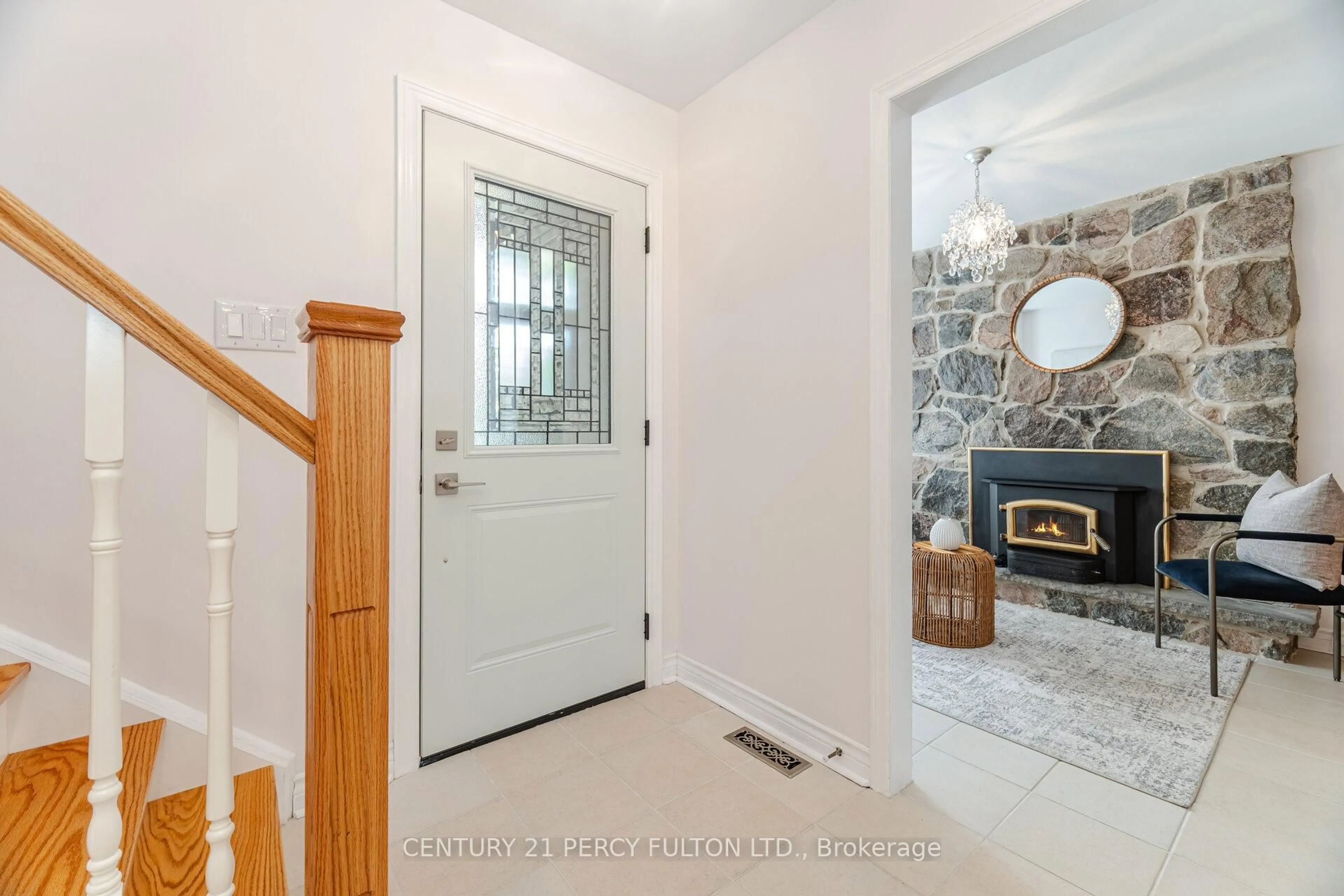 Indoor entryway for 541 Creekview Circ, Pickering Ontario L1W 2Z9