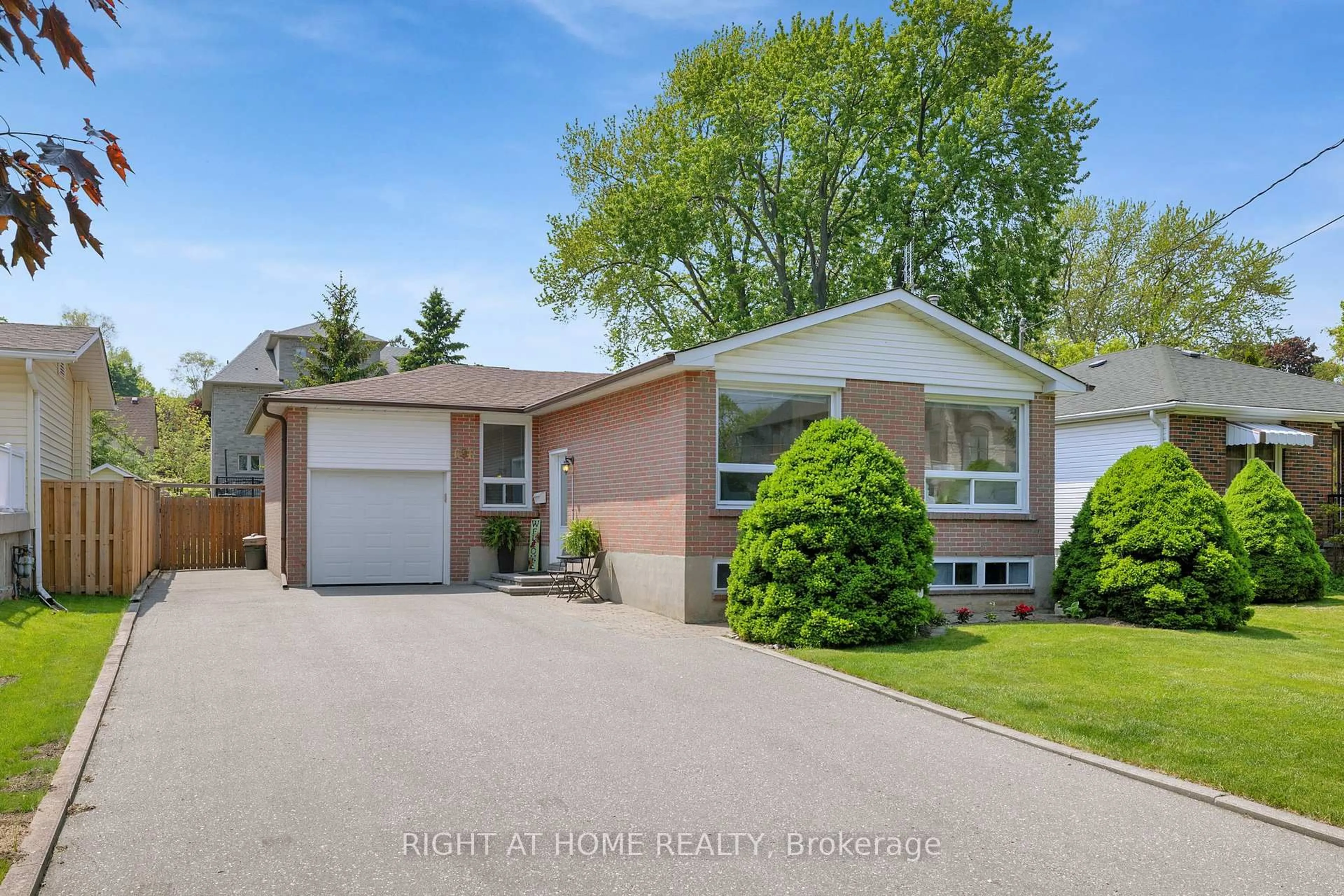Unknown for 696 Victory Dr, Pickering Ontario L1W 2S2