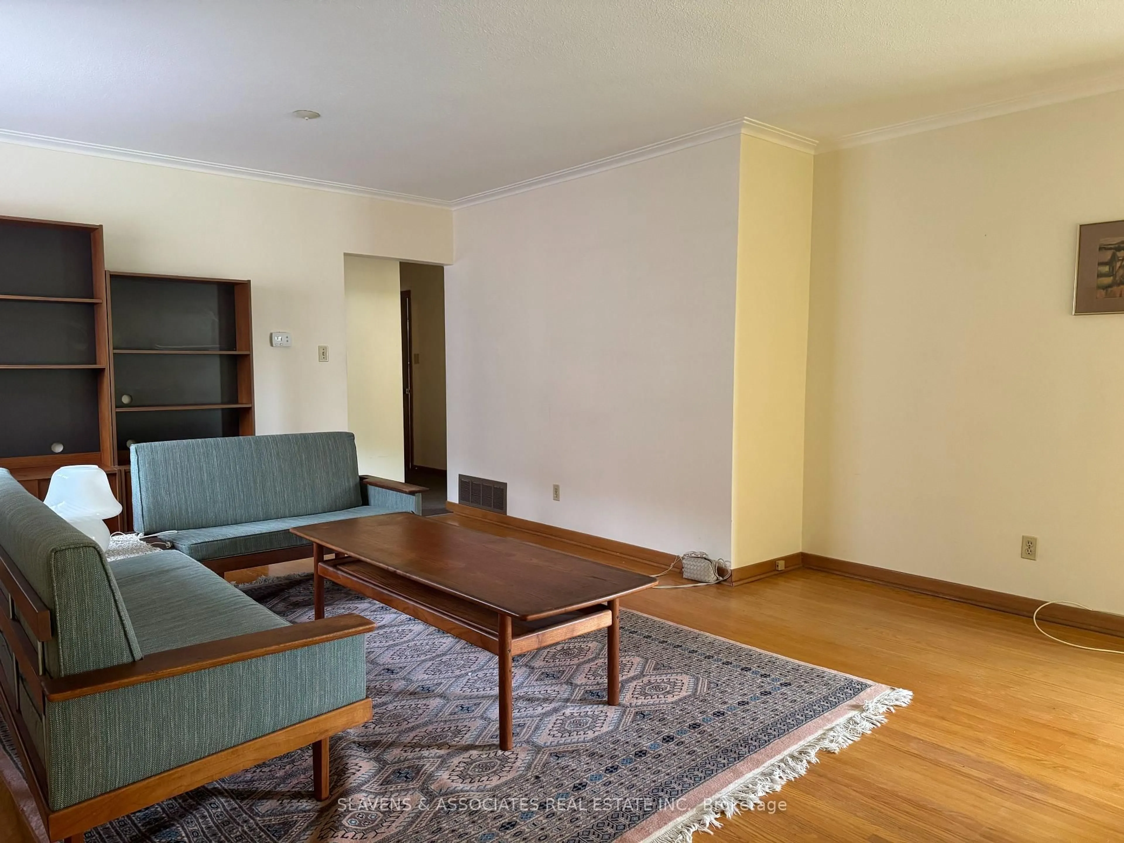 Living room with furniture, unknown for 28 Ashdean Dr, Toronto Ontario M1P 1E3