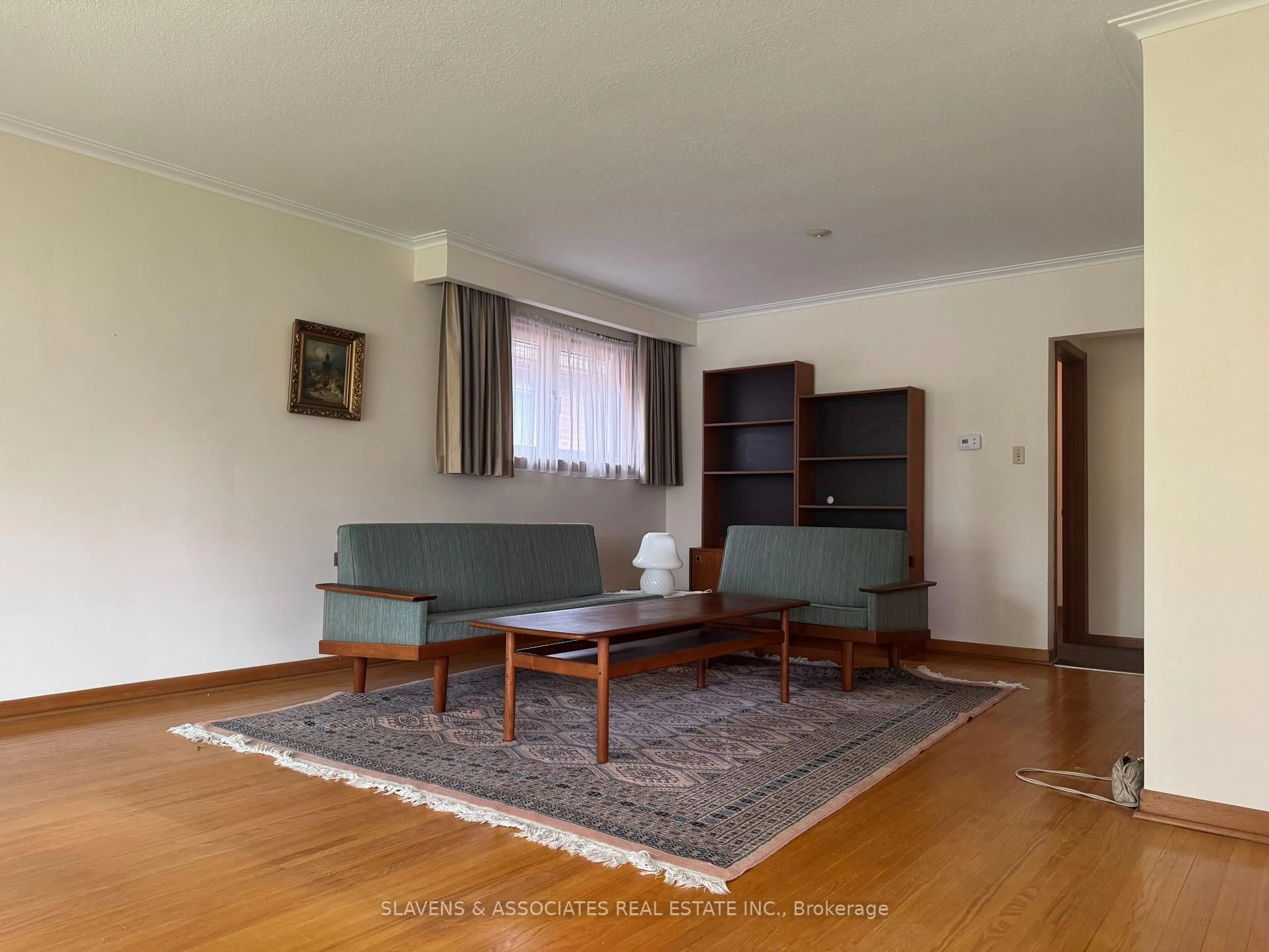 Living room with furniture, unknown for 28 Ashdean Dr, Toronto Ontario M1P 1E3