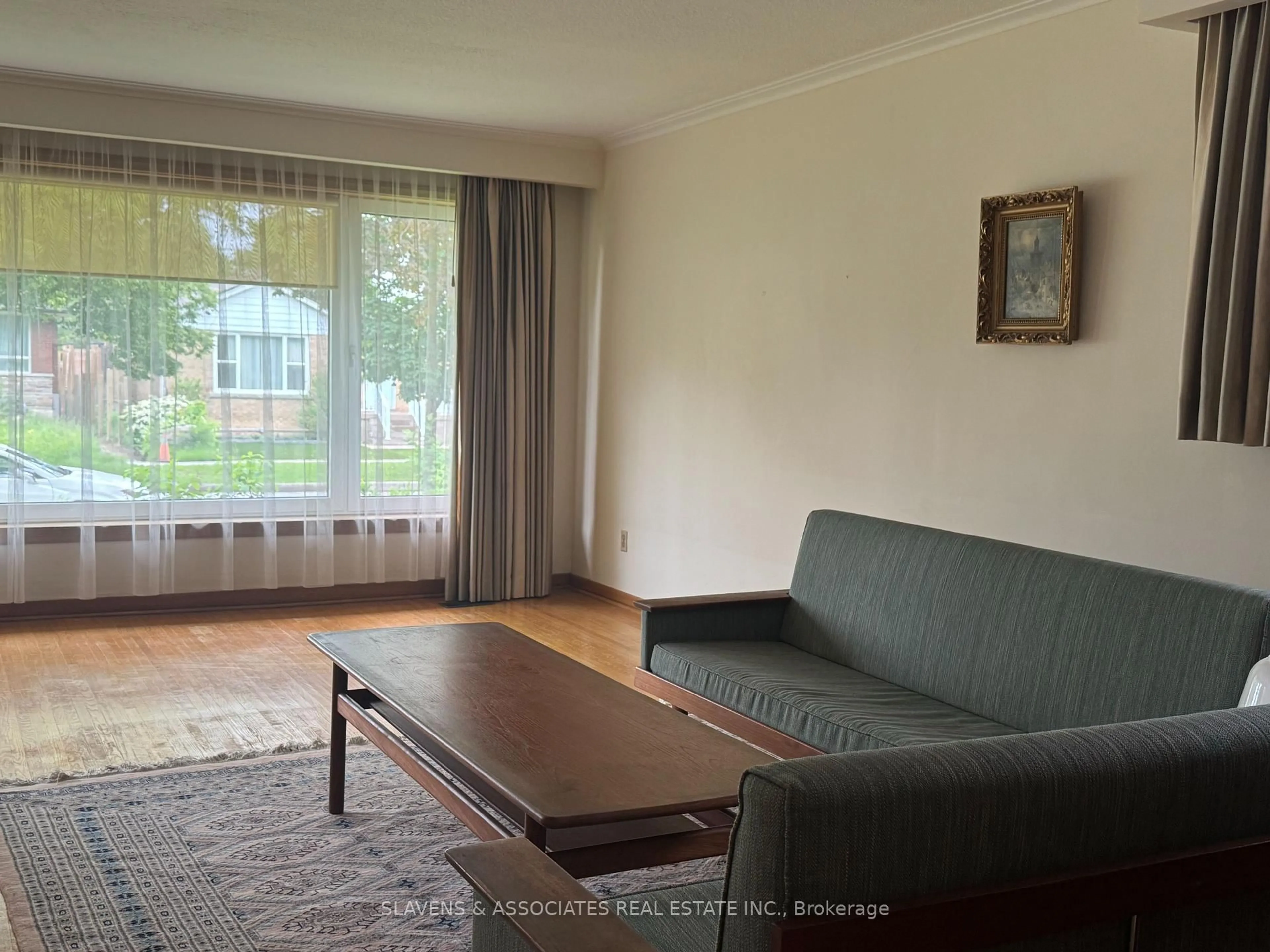 Living room with furniture, unknown for 28 Ashdean Dr, Toronto Ontario M1P 1E3