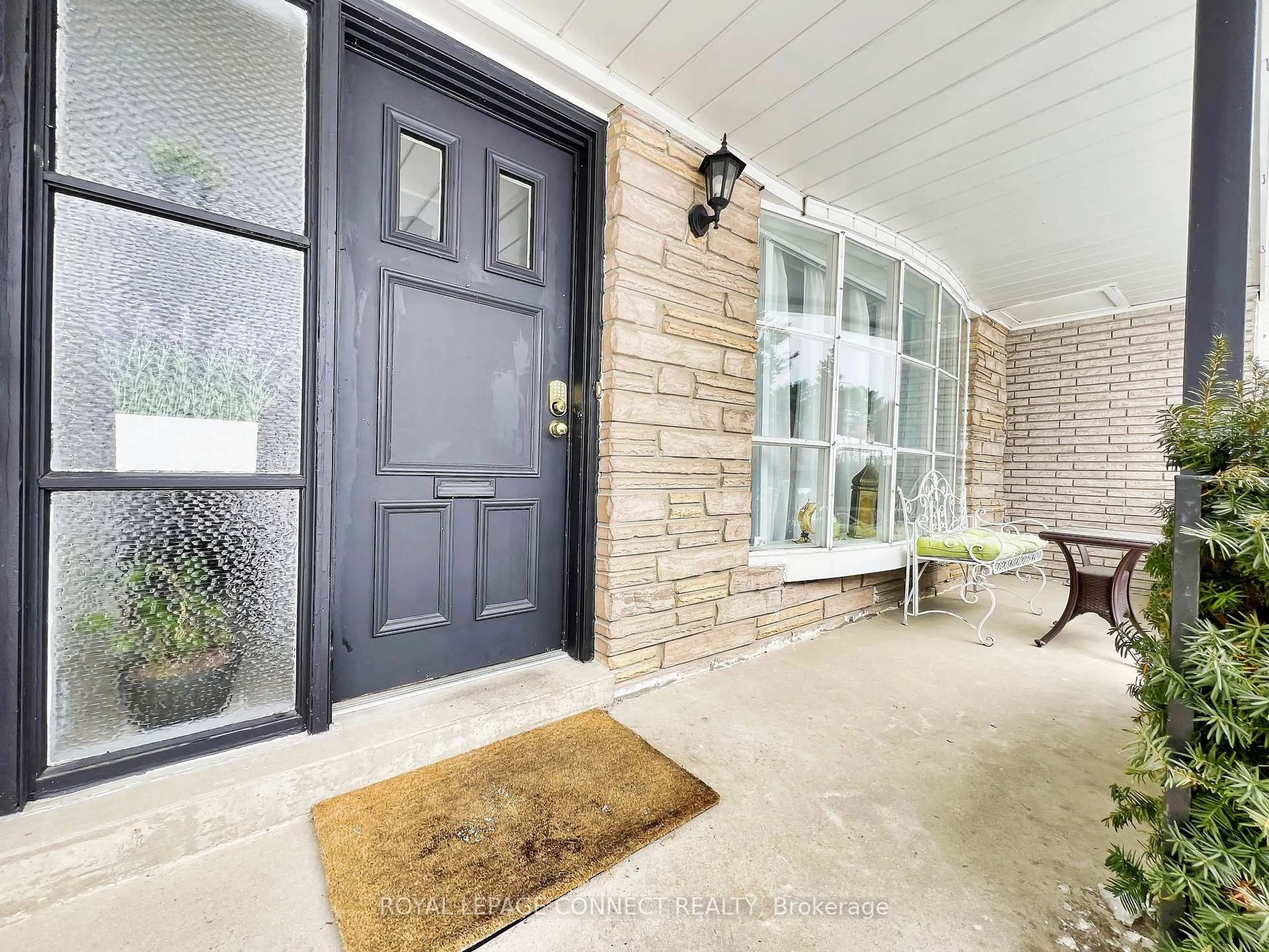 Indoor entryway for 24 Lalton Pl, Toronto Ontario M1E 1T4