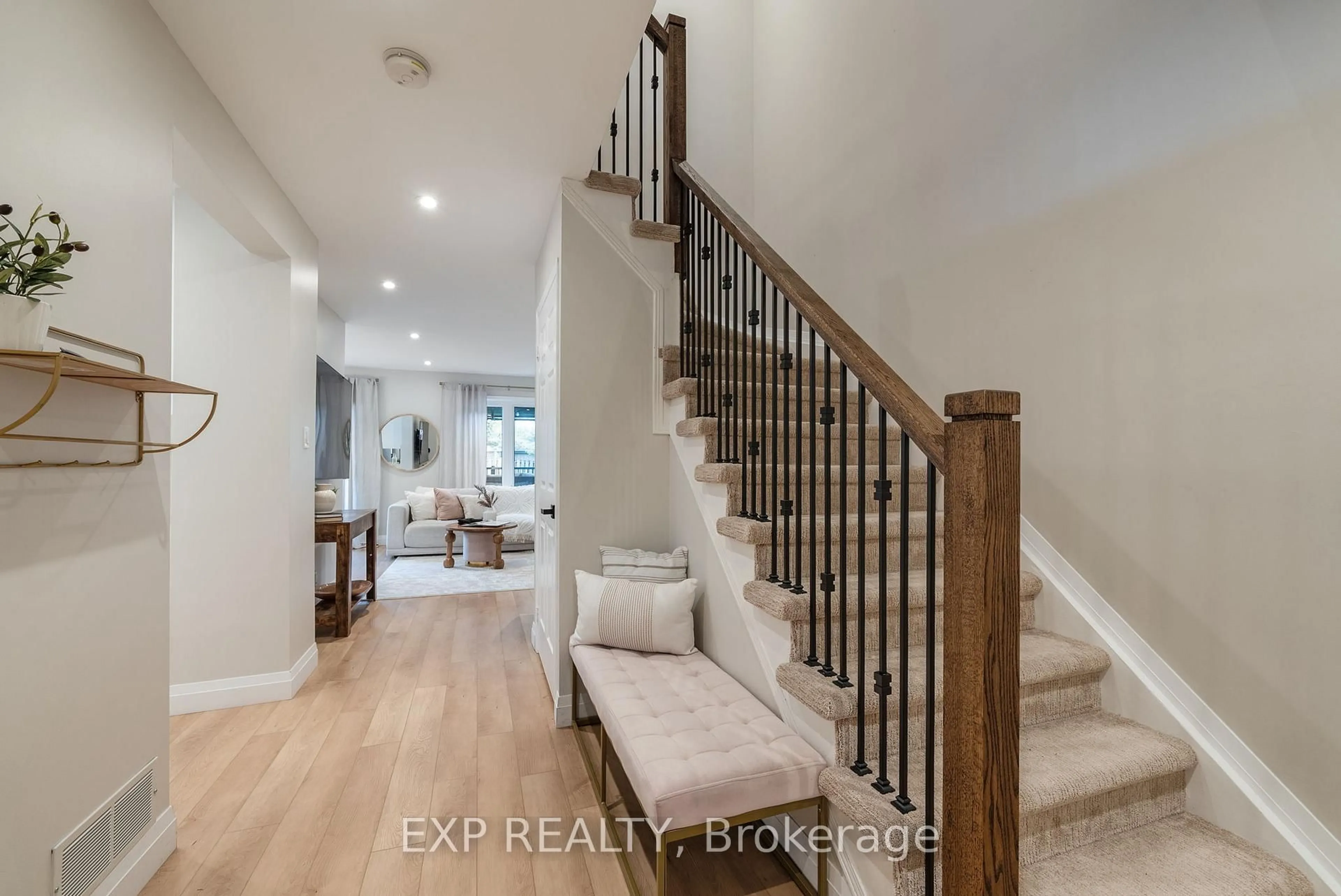 Indoor entryway for 24 Glenmore Dr, Whitby Ontario L1N 9J3