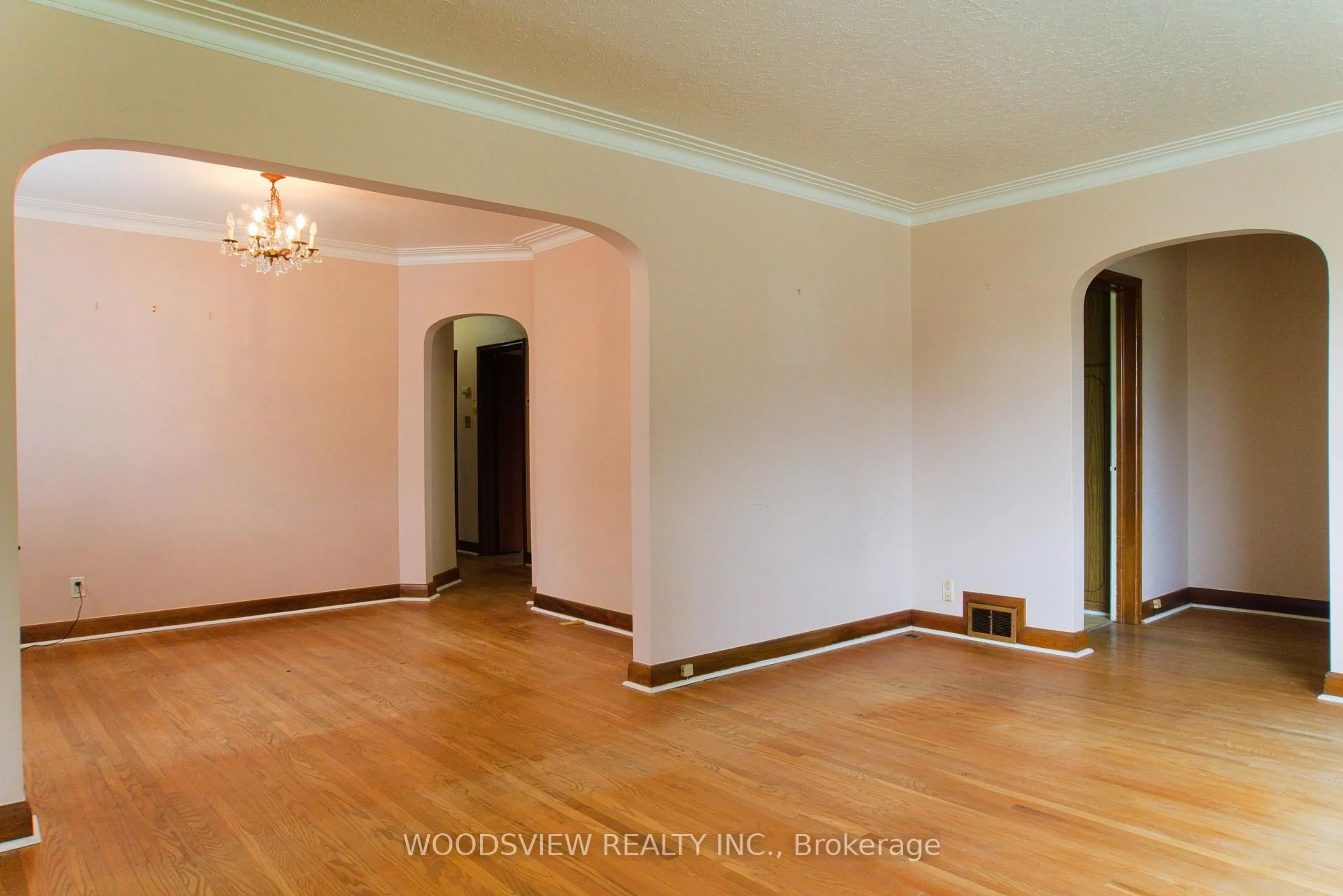 Indoor foyer for 14 Shandara Cres, Toronto Ontario M1R 1E9