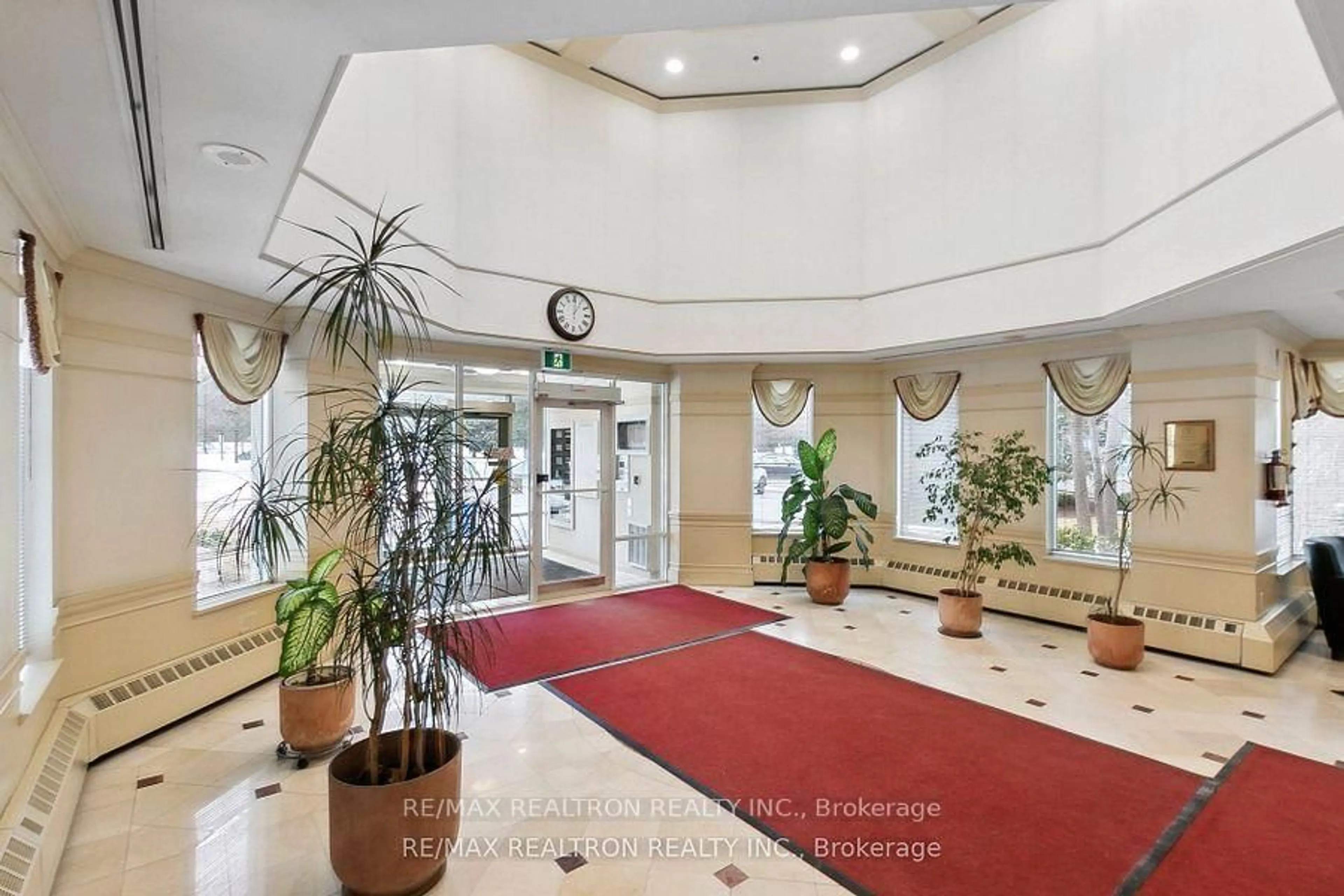 Indoor foyer for 2628 Mccowan Rd #317, Toronto Ontario M1S 5J8