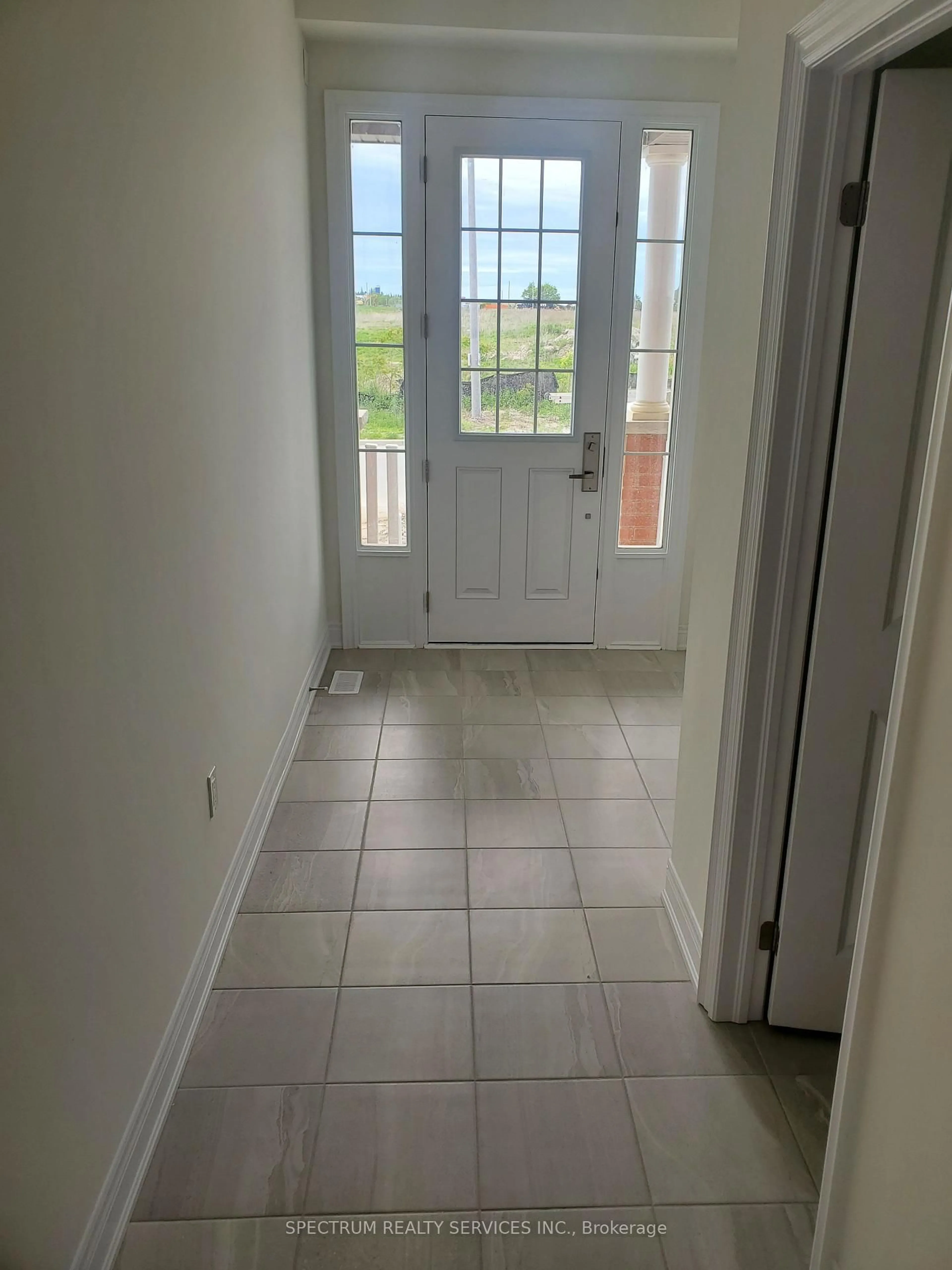 Indoor entryway for 2291 Rudell Rd, Clarington Ontario L1B 0W4