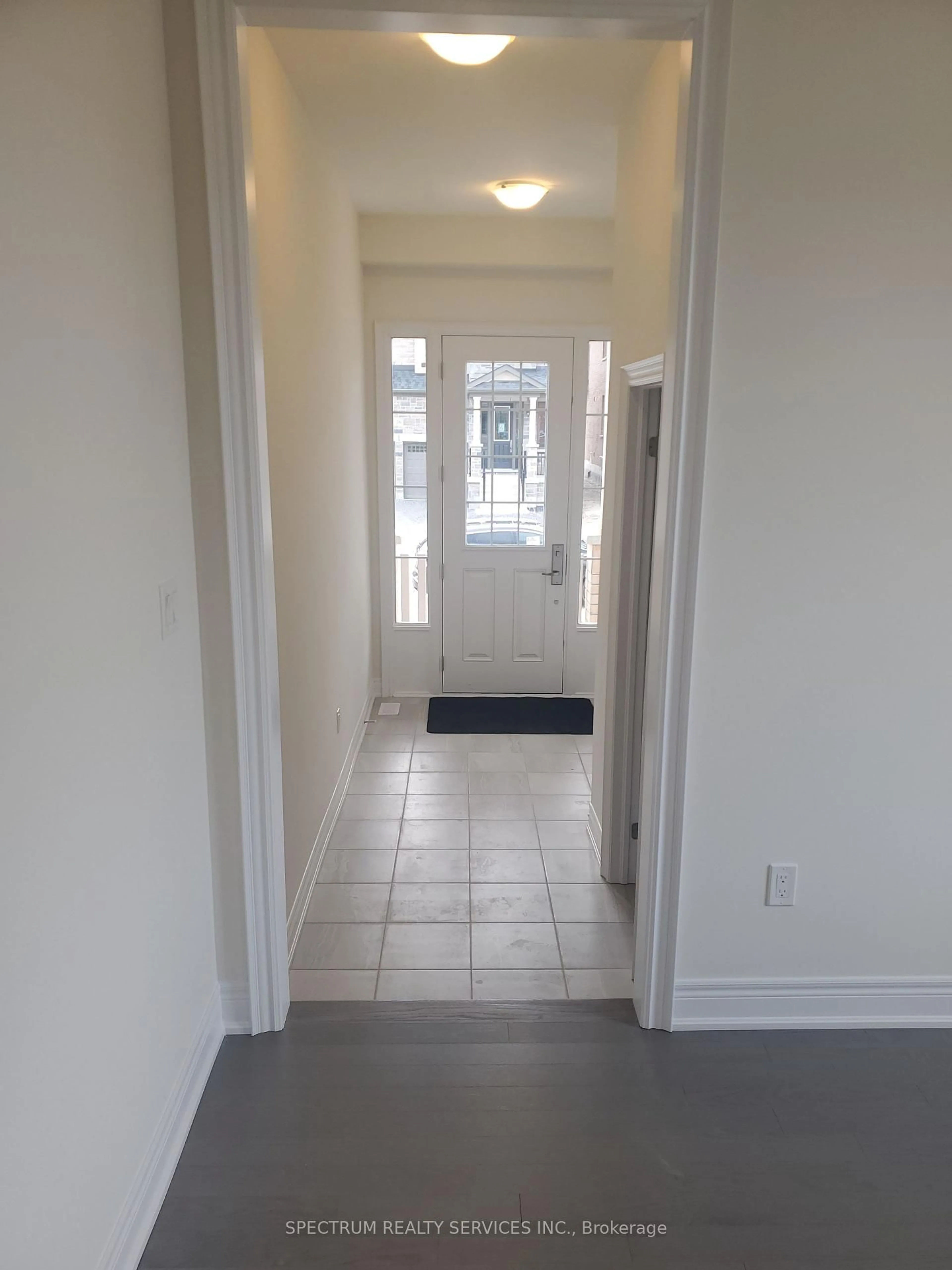 Indoor entryway for 27 ROGERSON St, Clarington Ontario L1B 0W4