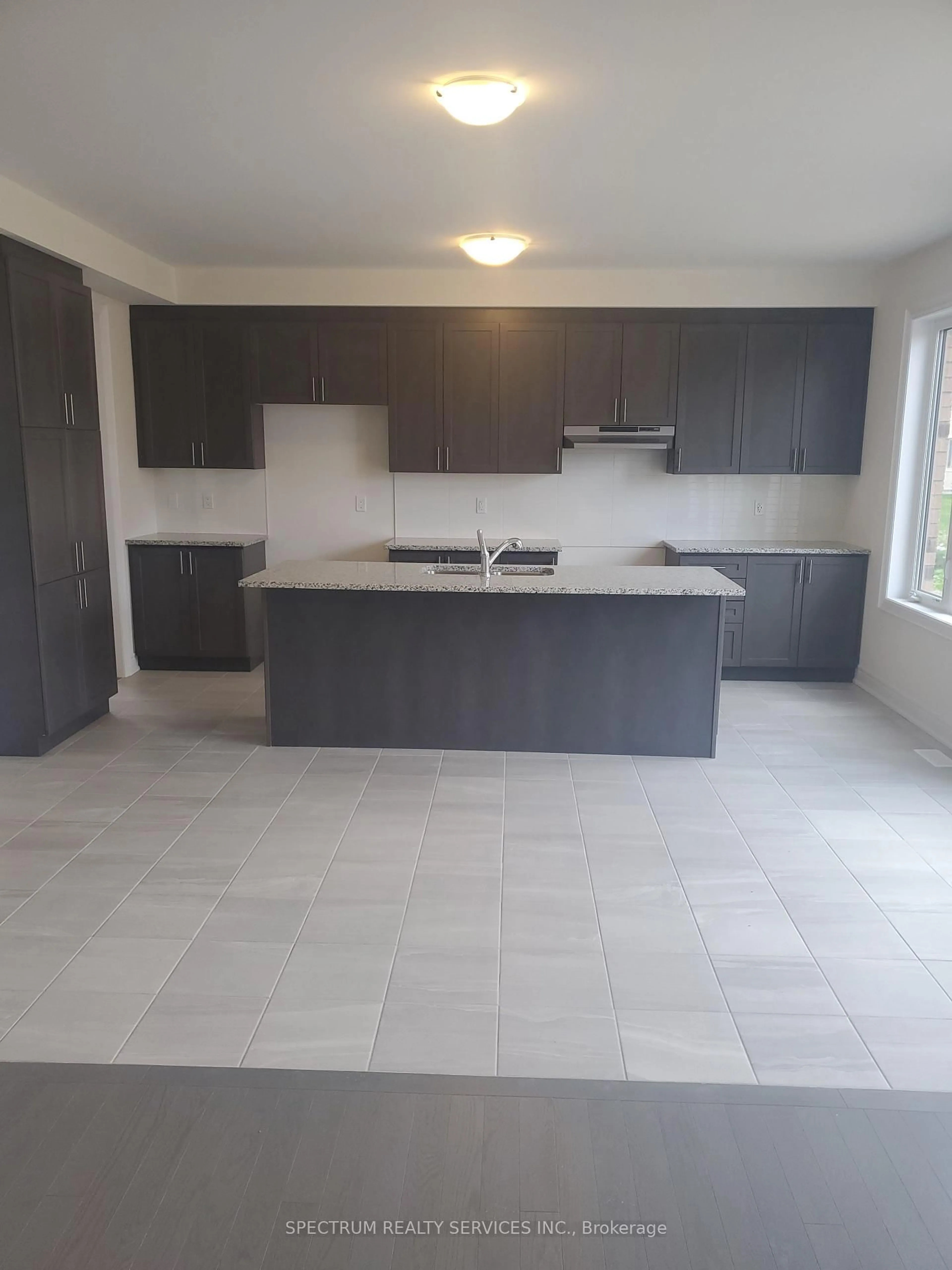 Open concept kitchen, ceramic/tile floor for 27 ROGERSON St, Clarington Ontario L1B 0W4