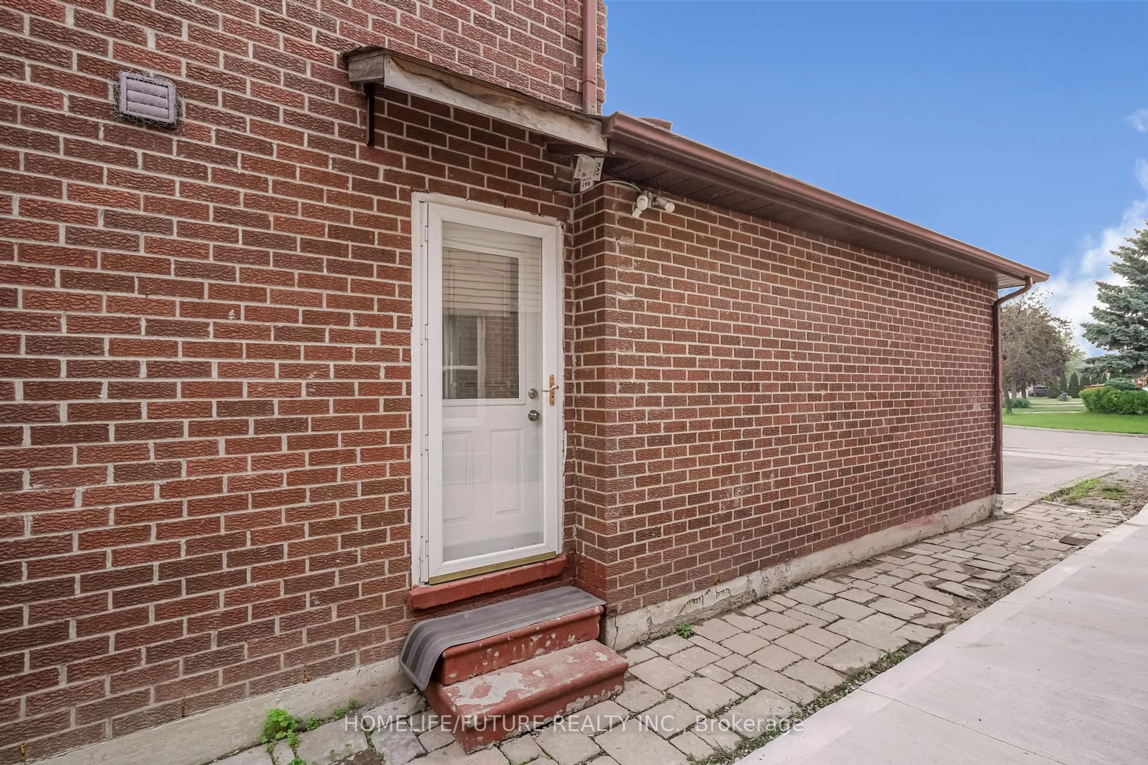 Home with brick exterior material, street for 47 Carisbrooke Sq, Toronto Ontario M1B 4M5