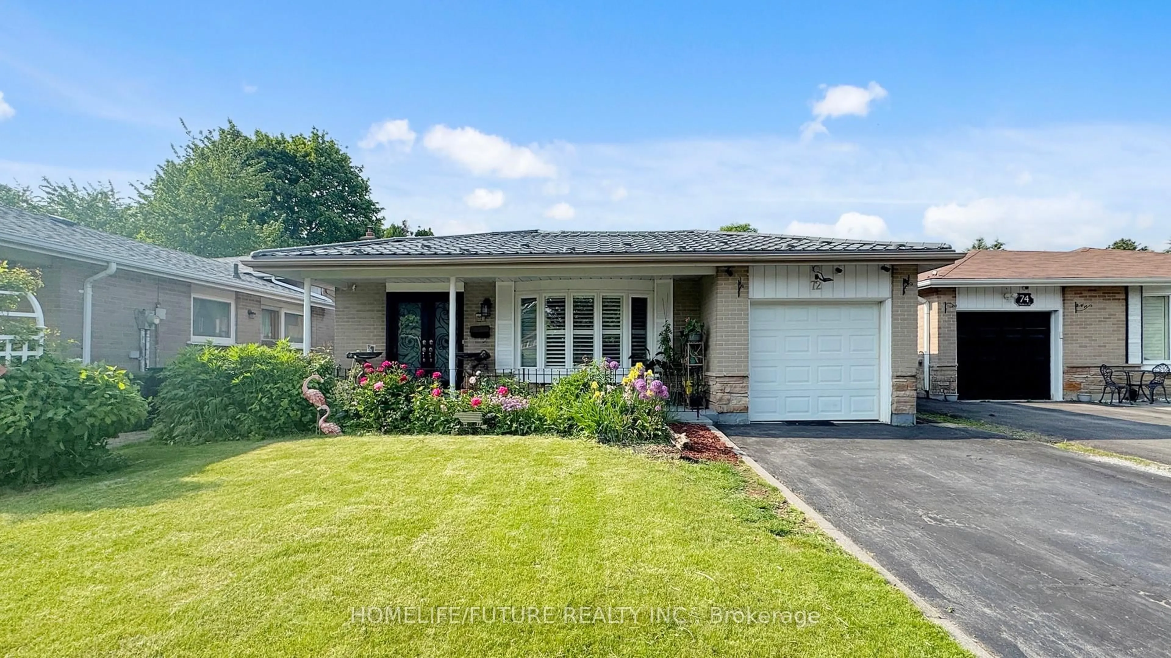 Home with vinyl exterior material, street for 72 Sealstone Terr, Toronto Ontario M1E 4J7