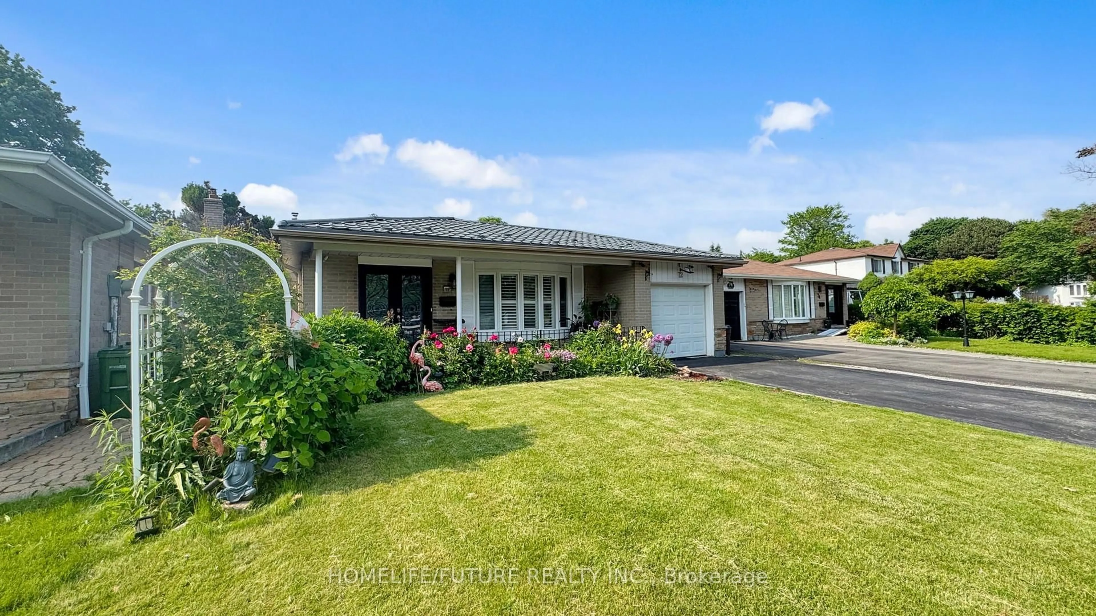 Home with vinyl exterior material, street for 72 Sealstone Terr, Toronto Ontario M1E 4J7