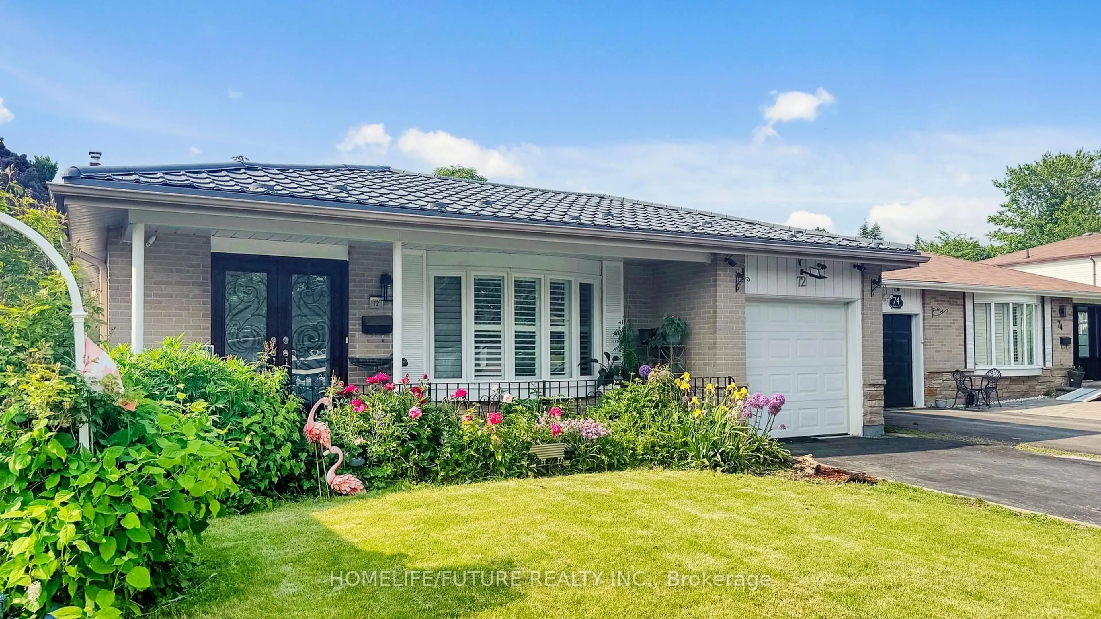 Home with vinyl exterior material, street for 72 Sealstone Terr, Toronto Ontario M1E 4J7