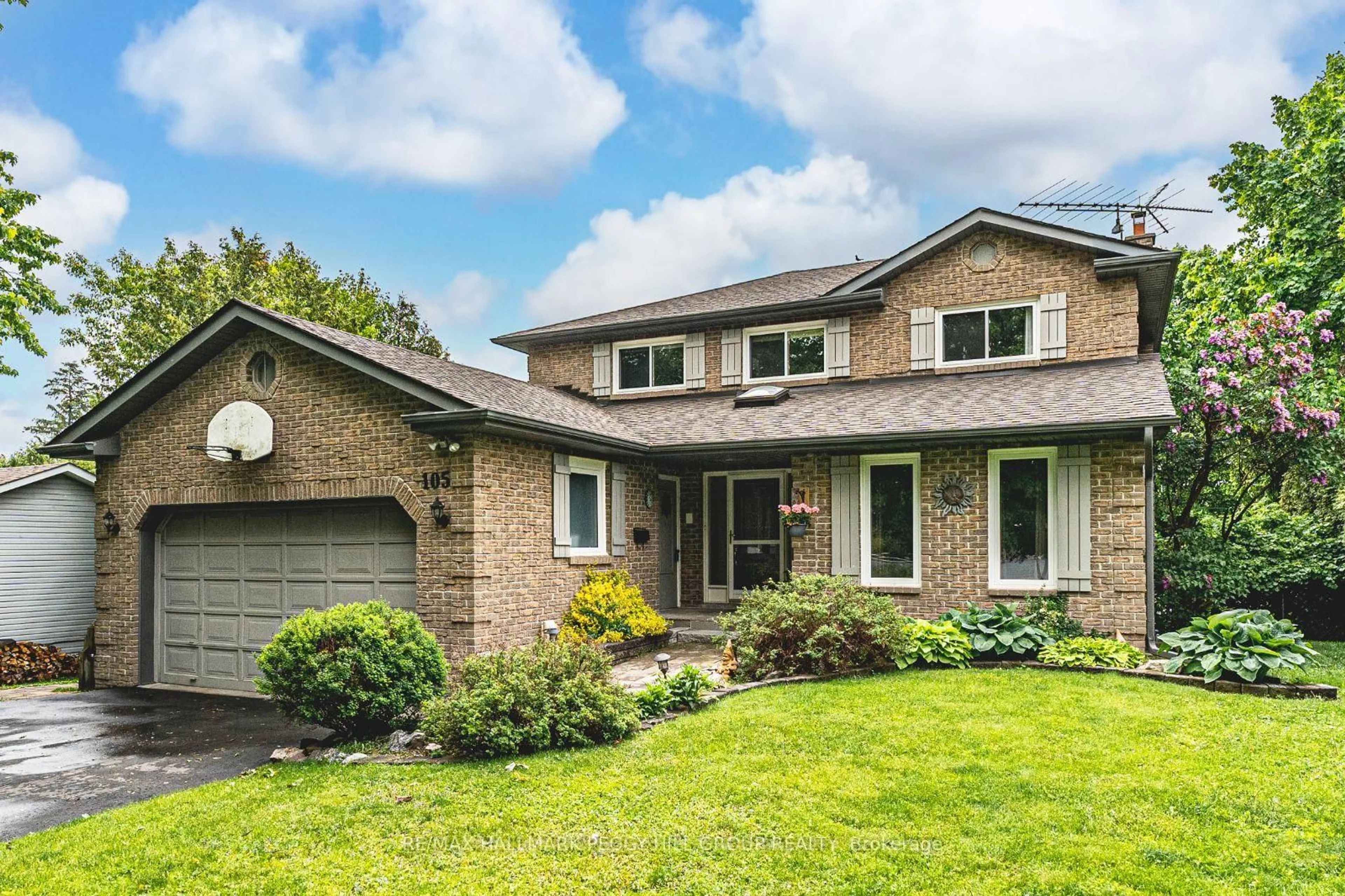 Home with brick exterior material, street for 105 Broadview Ave, Whitby Ontario L1N 2G6