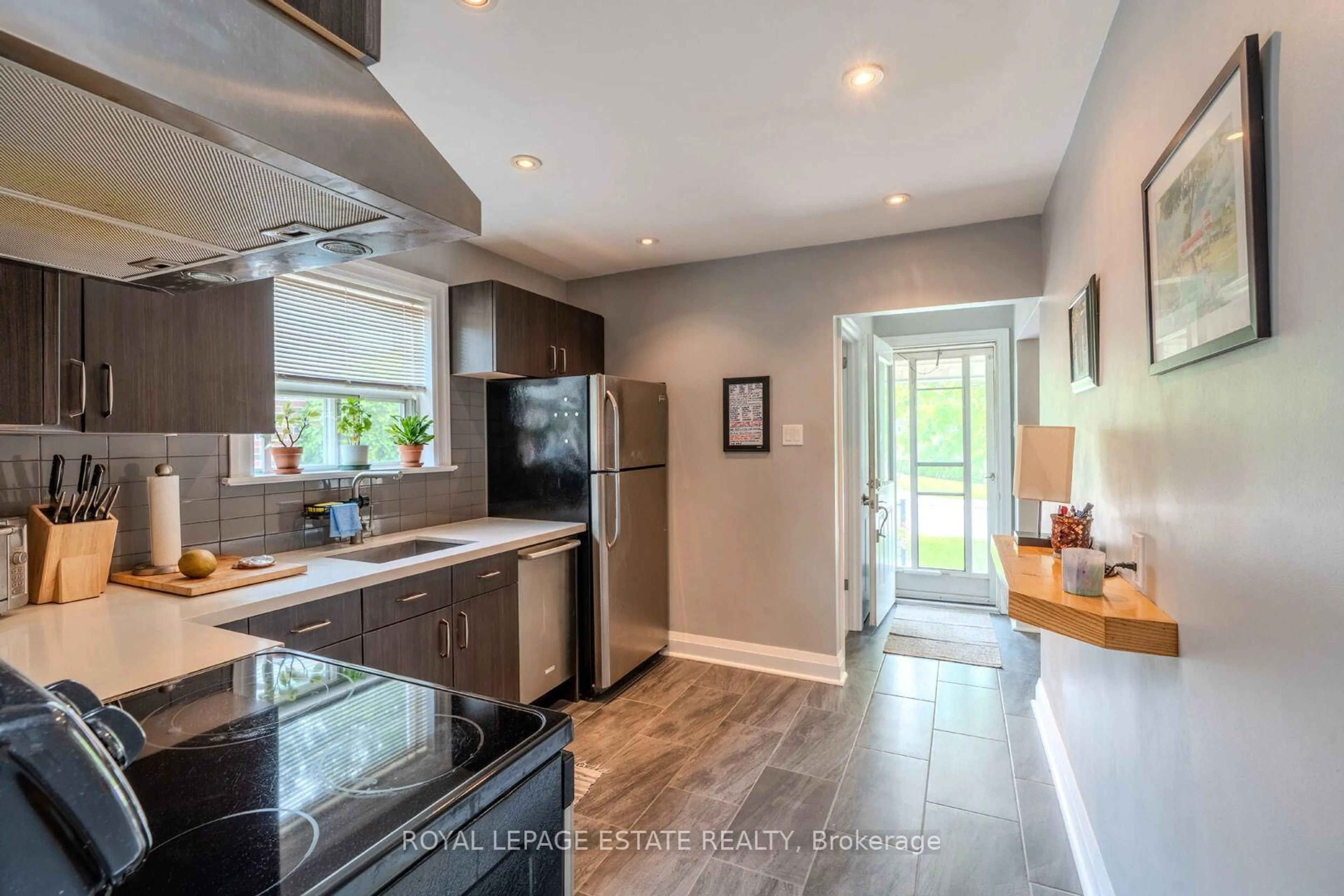 Open concept kitchen, ceramic/tile floor for 210 Westview Blvd, Toronto Ontario M4B 3J5