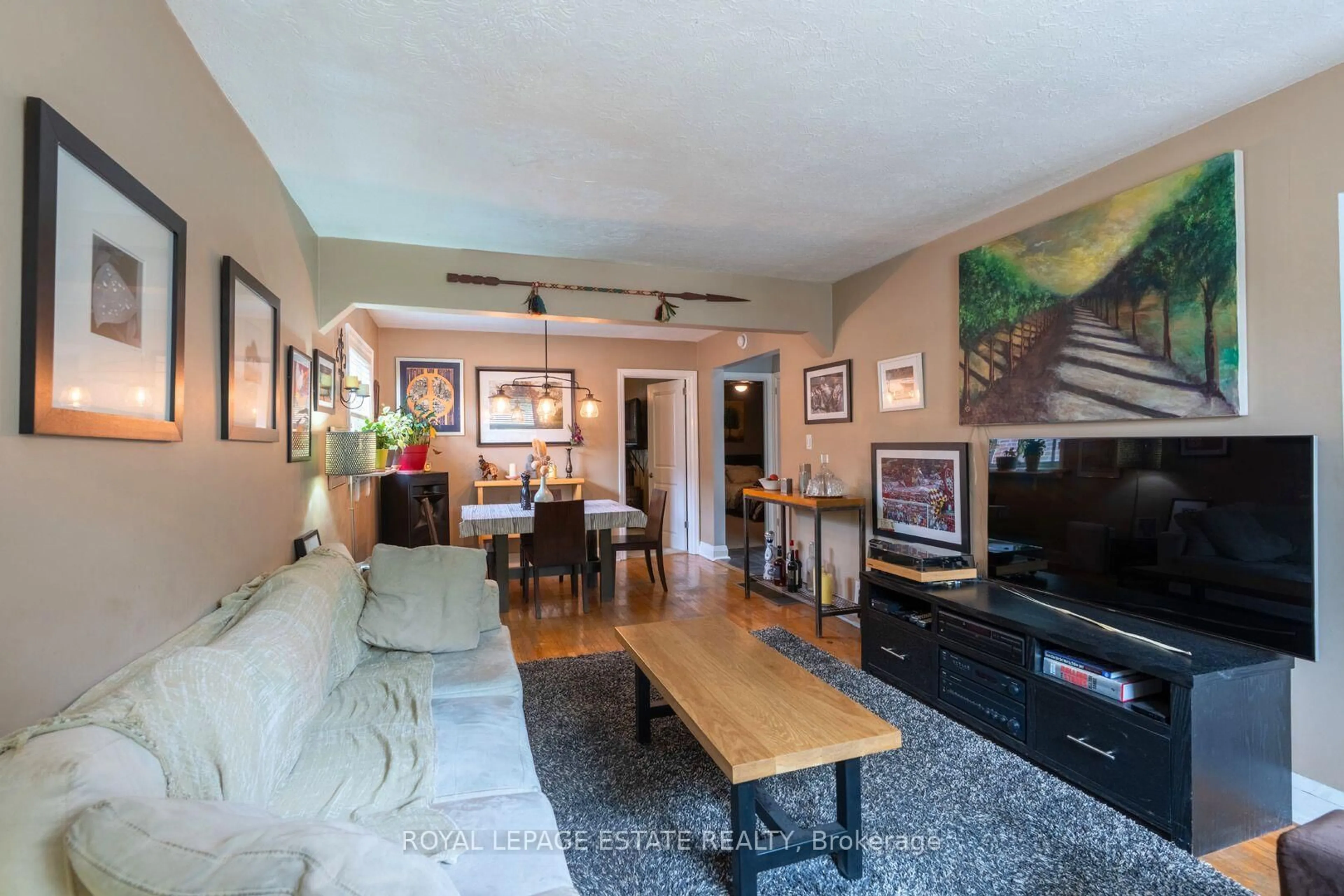 Living room with furniture, unknown for 210 Westview Blvd, Toronto Ontario M4B 3J5