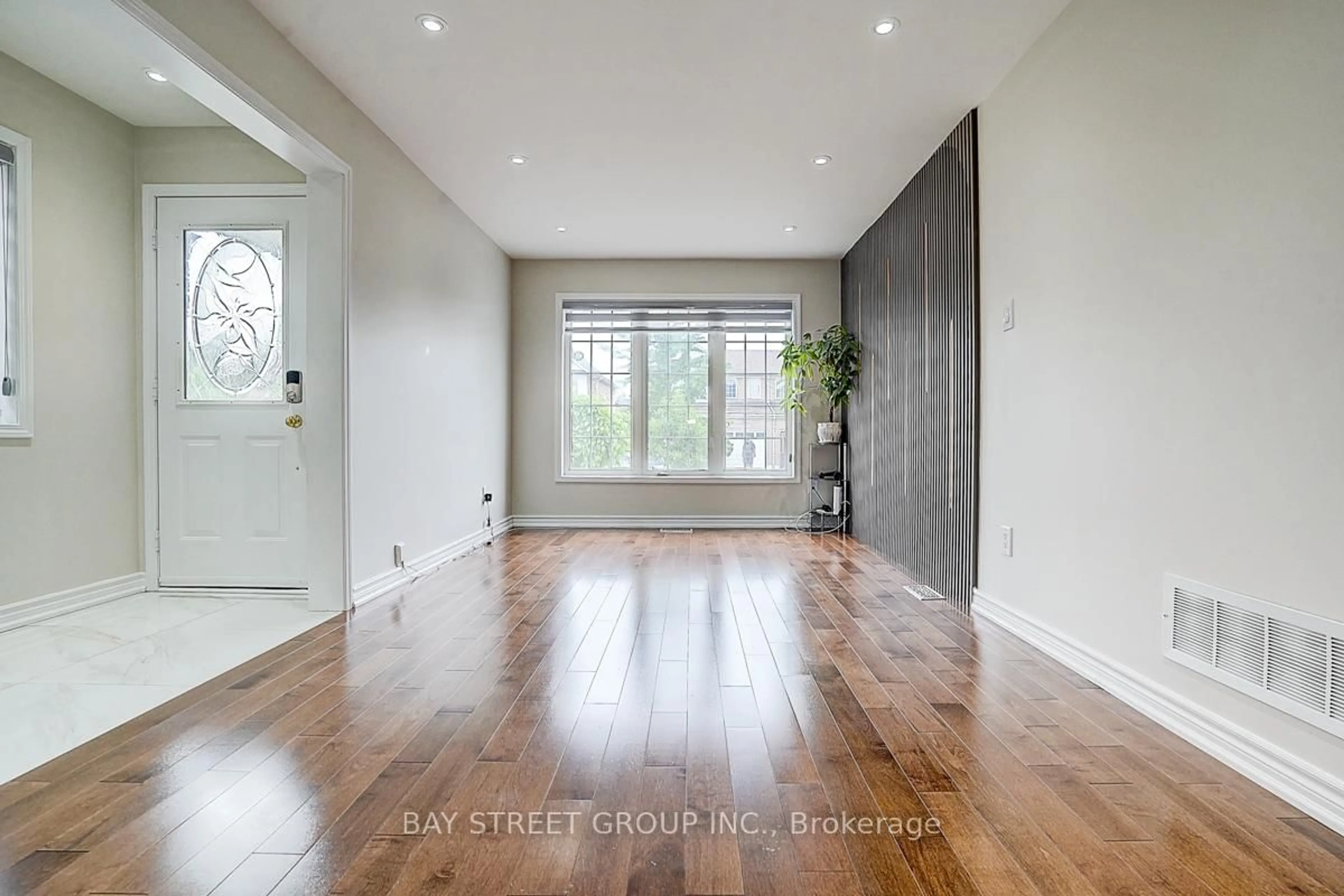 Indoor entryway for 34 Hyacinth Cres, Toronto Ontario M1X 1W9