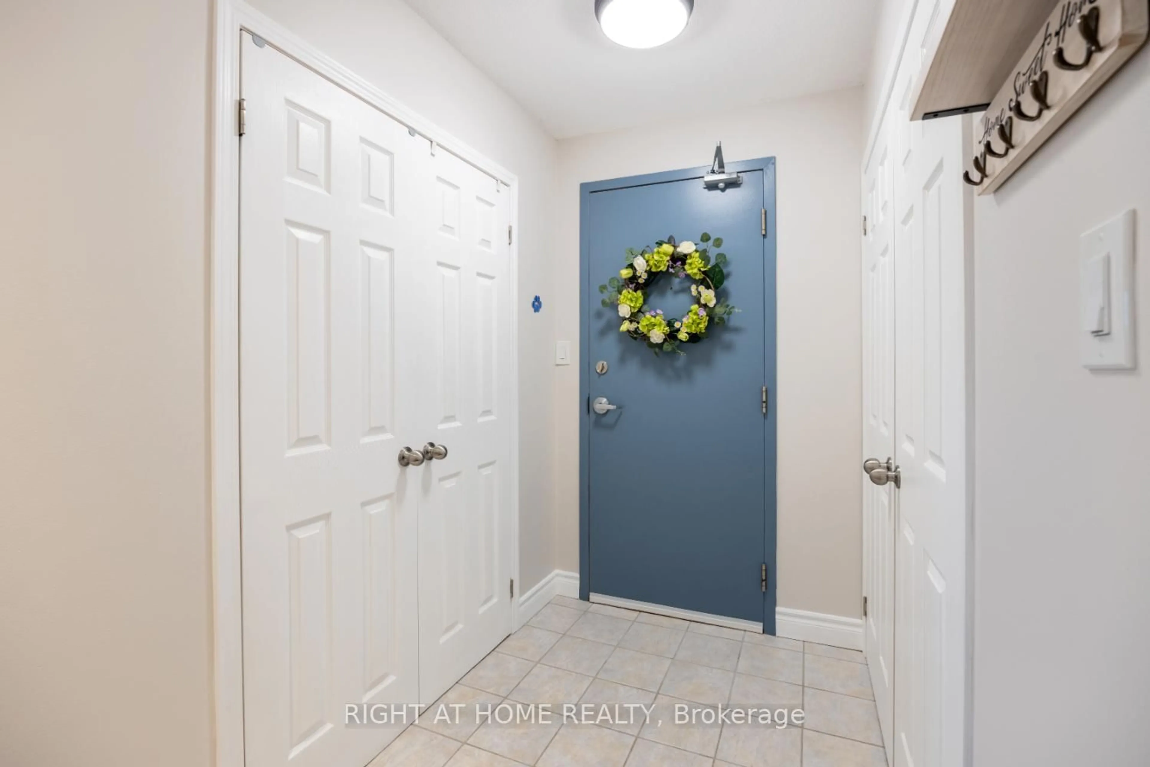 Indoor entryway for 102 Aspen Springs Dr #206, Clarington Ontario L1C 5N6