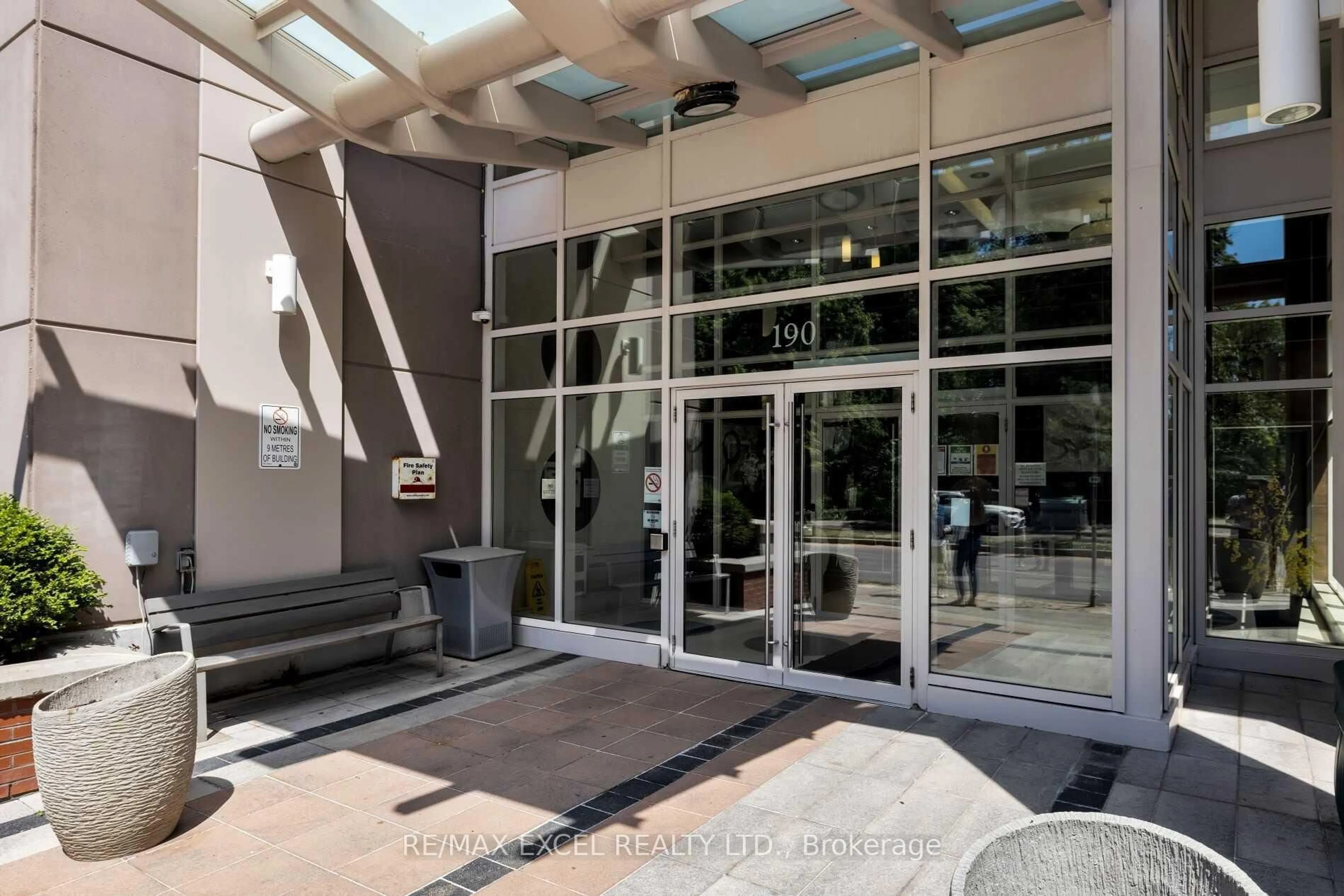 Indoor foyer for 190 Borough Dr #809, Toronto Ontario M1P 0B6