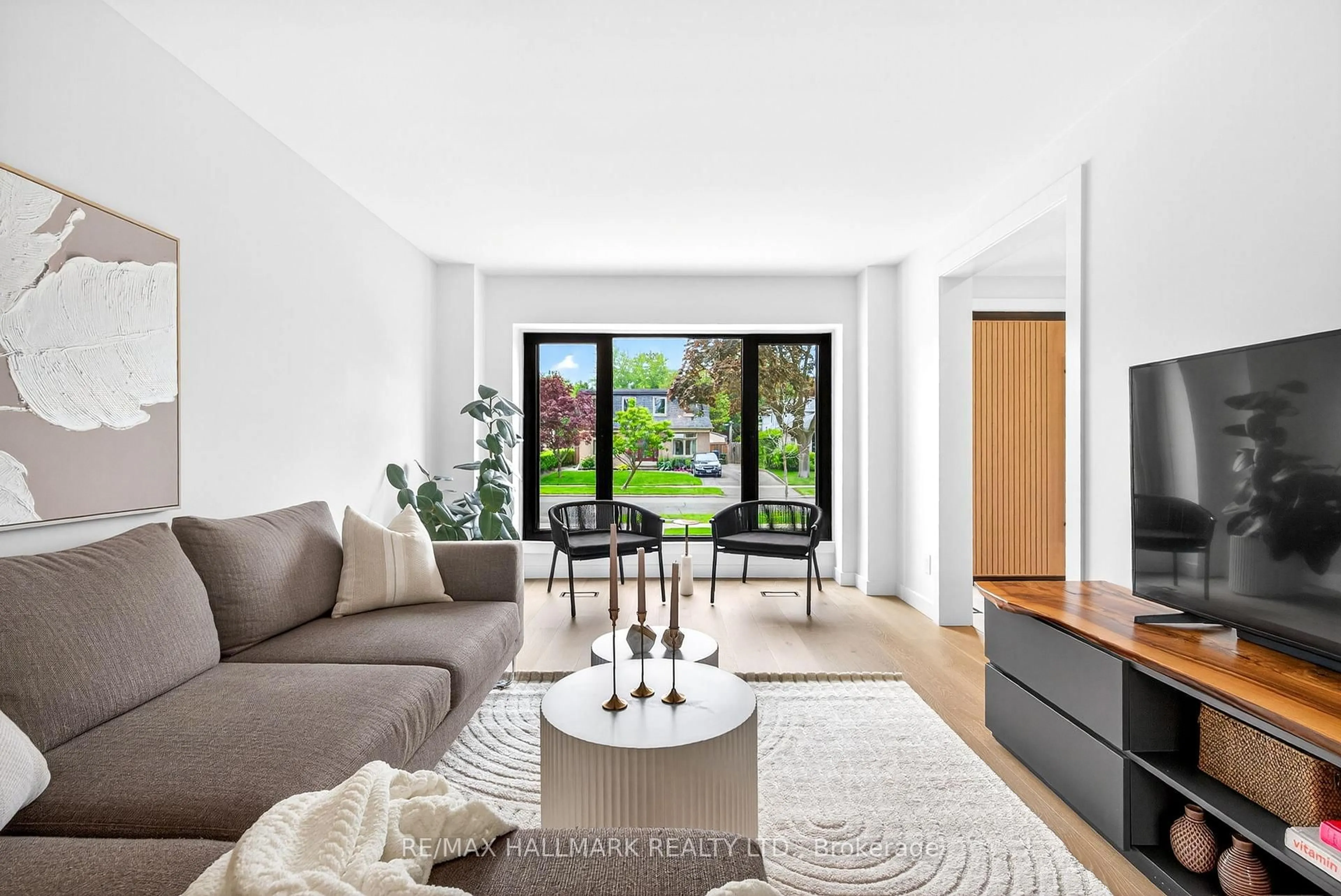 Living room with furniture, unknown for 225 Catalina Dr, Toronto Ontario M1E 1B8