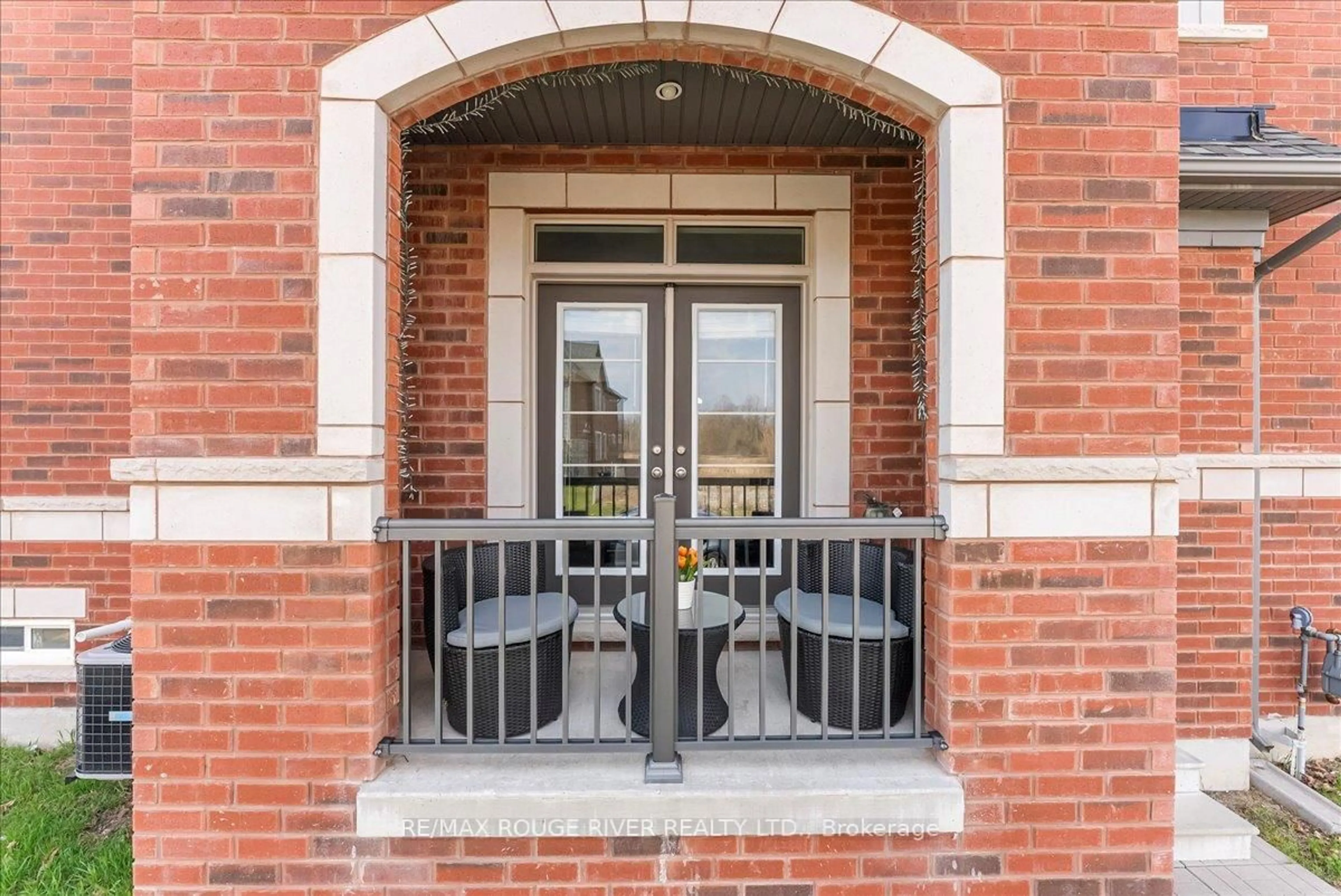 Unknown for 2560 Bandsman Cres, Oshawa Ontario L1L 0M2