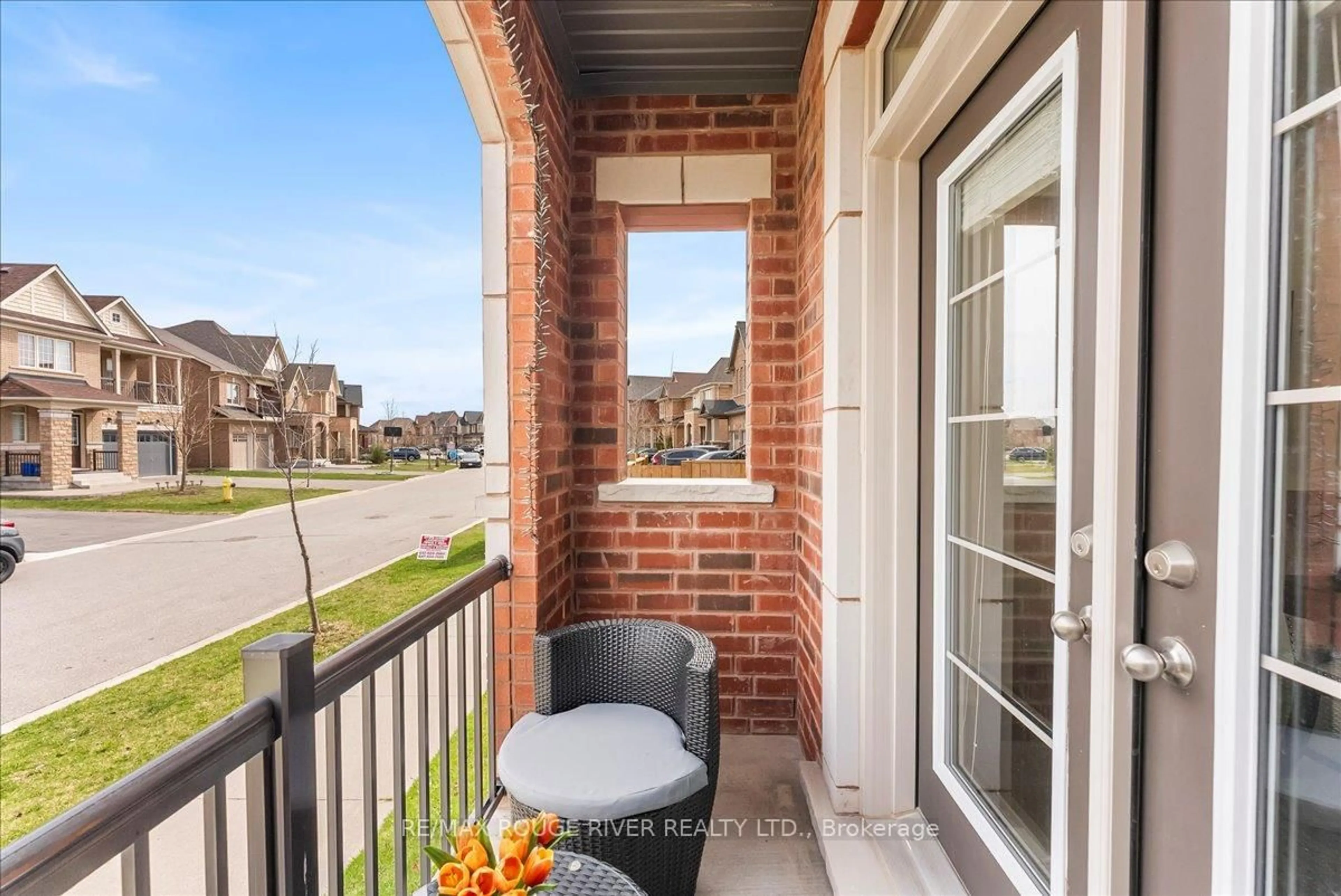 Unknown for 2560 Bandsman Cres, Oshawa Ontario L1L 0M2
