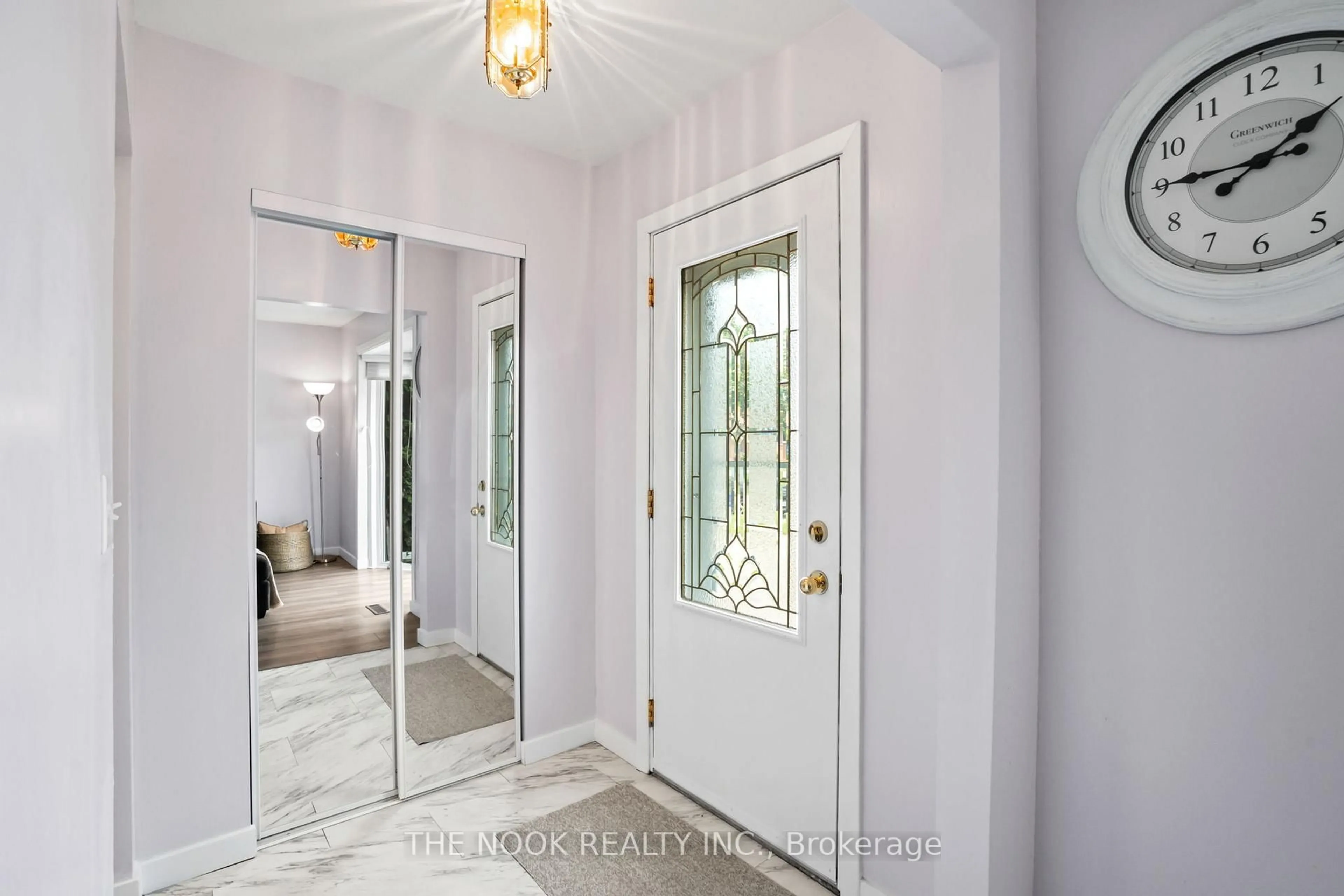 Indoor entryway for 68 Vancouver Crt, Oshawa Ontario L1J 5X2