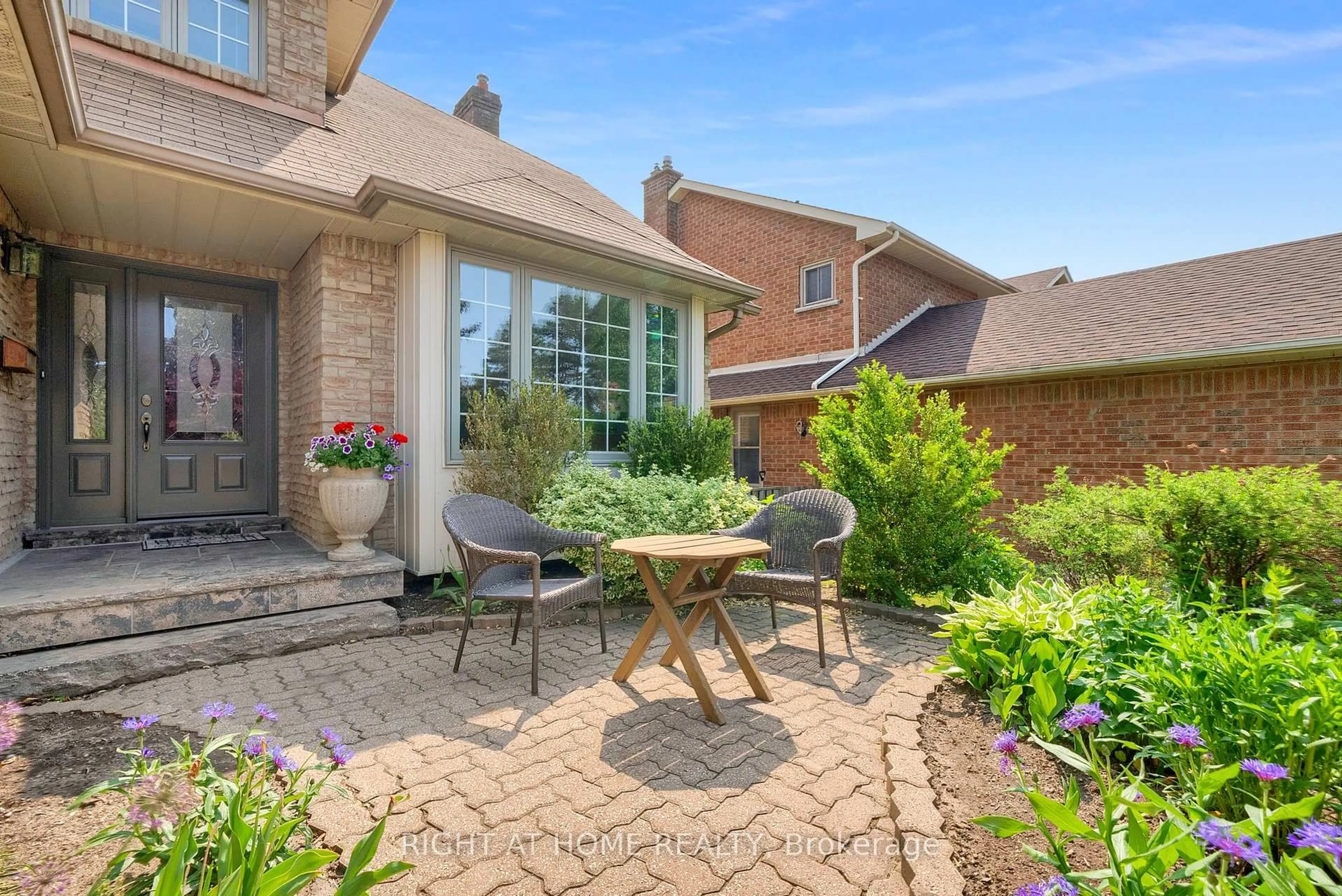 Patio, street for 1825 Parkside Dr, Pickering Ontario L1V 3N9