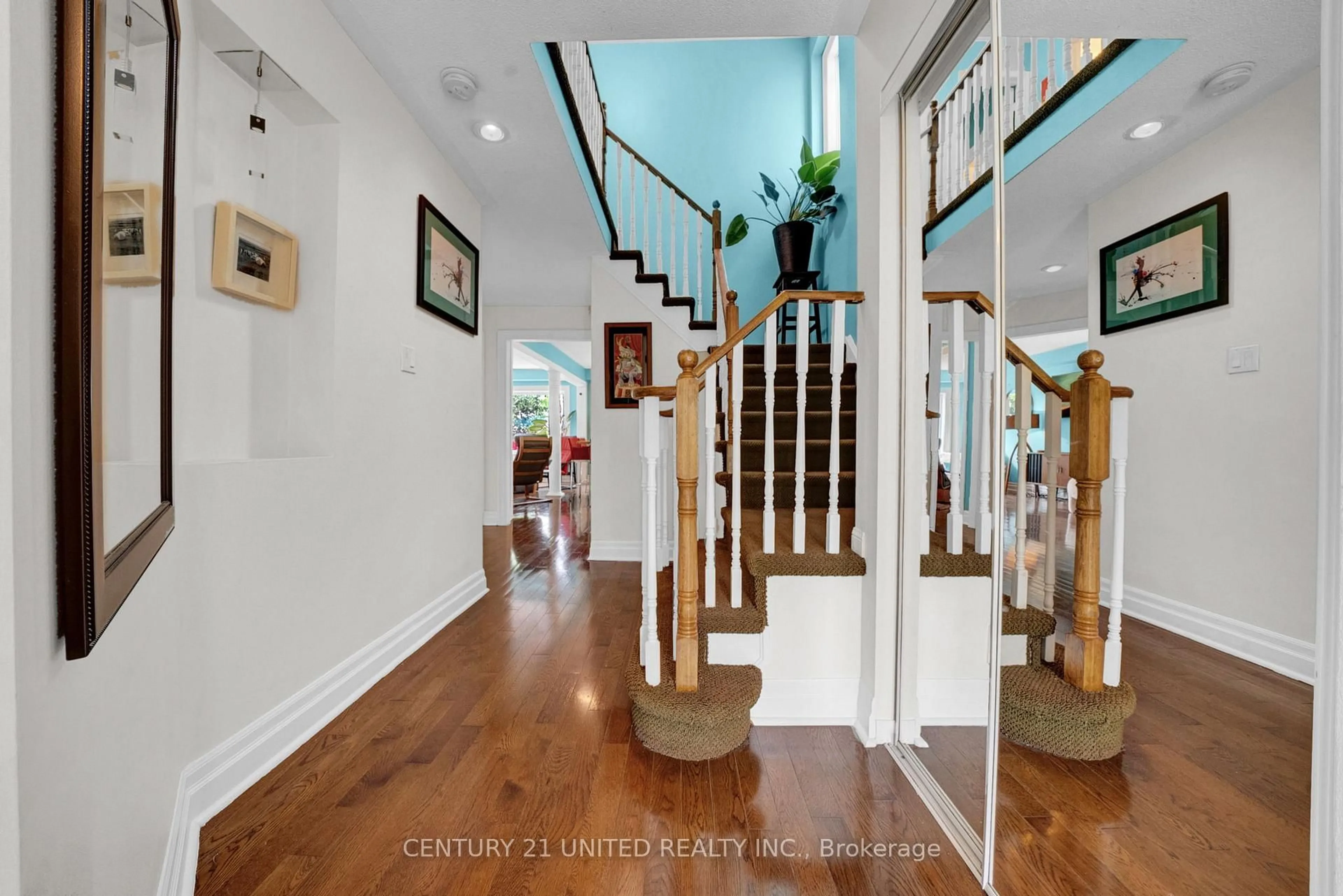 Indoor foyer for 33 Solmar Ave, Whitby Ontario L1R 2Z6