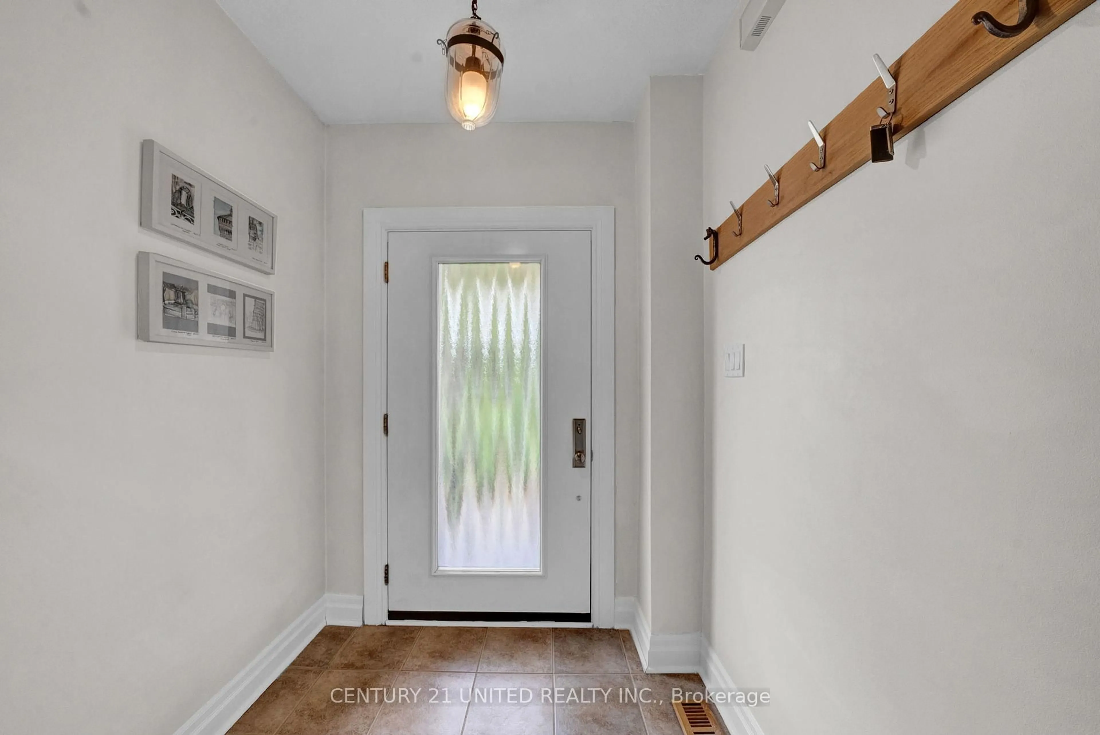 Indoor entryway for 33 Solmar Ave, Whitby Ontario L1R 2Z6