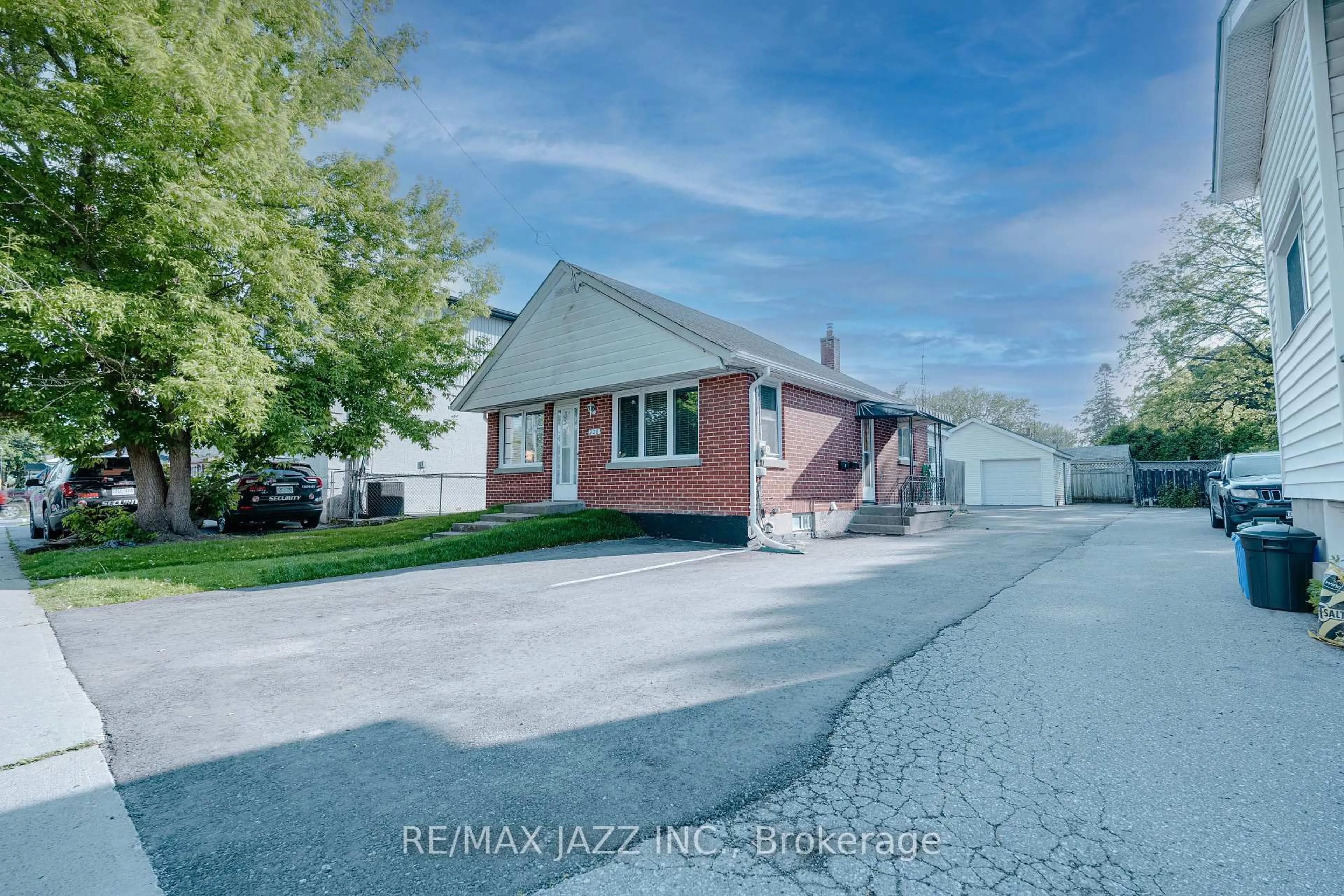 Unknown for 228 Gibbons St, Oshawa Ontario L1J 4Y6