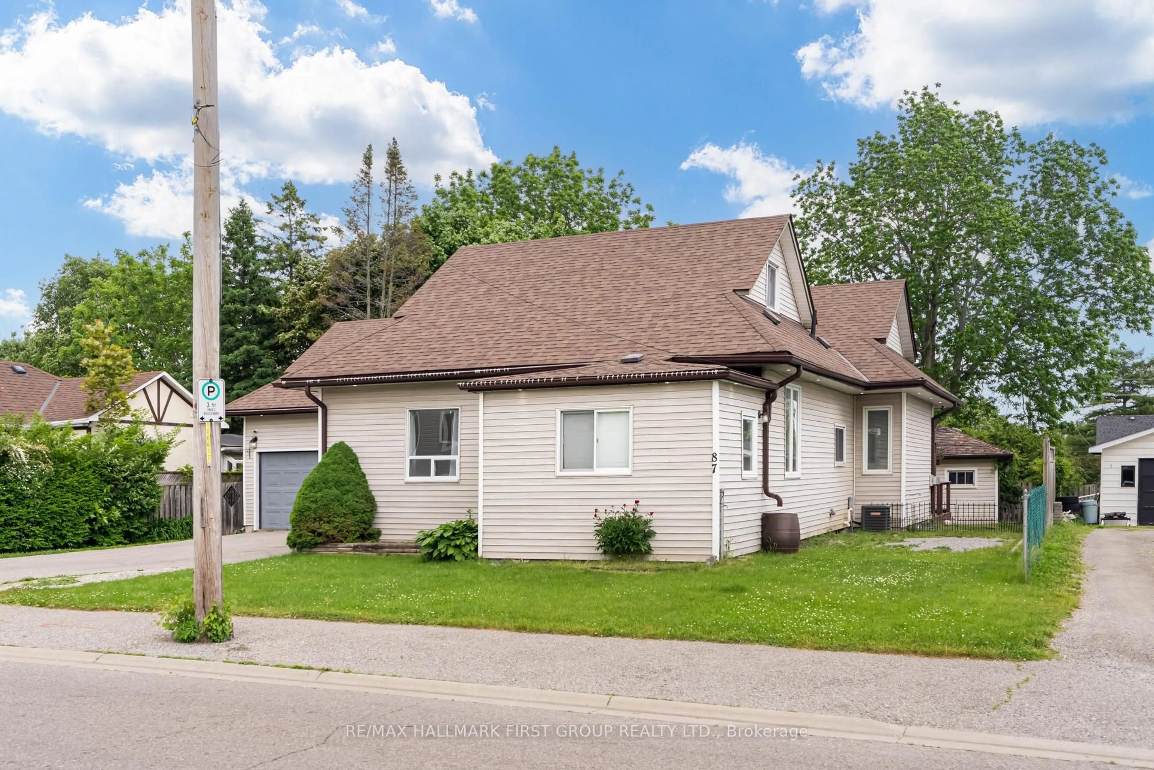Home with vinyl exterior material, street for 87 Elgin St, Clarington Ontario L1C 3E3
