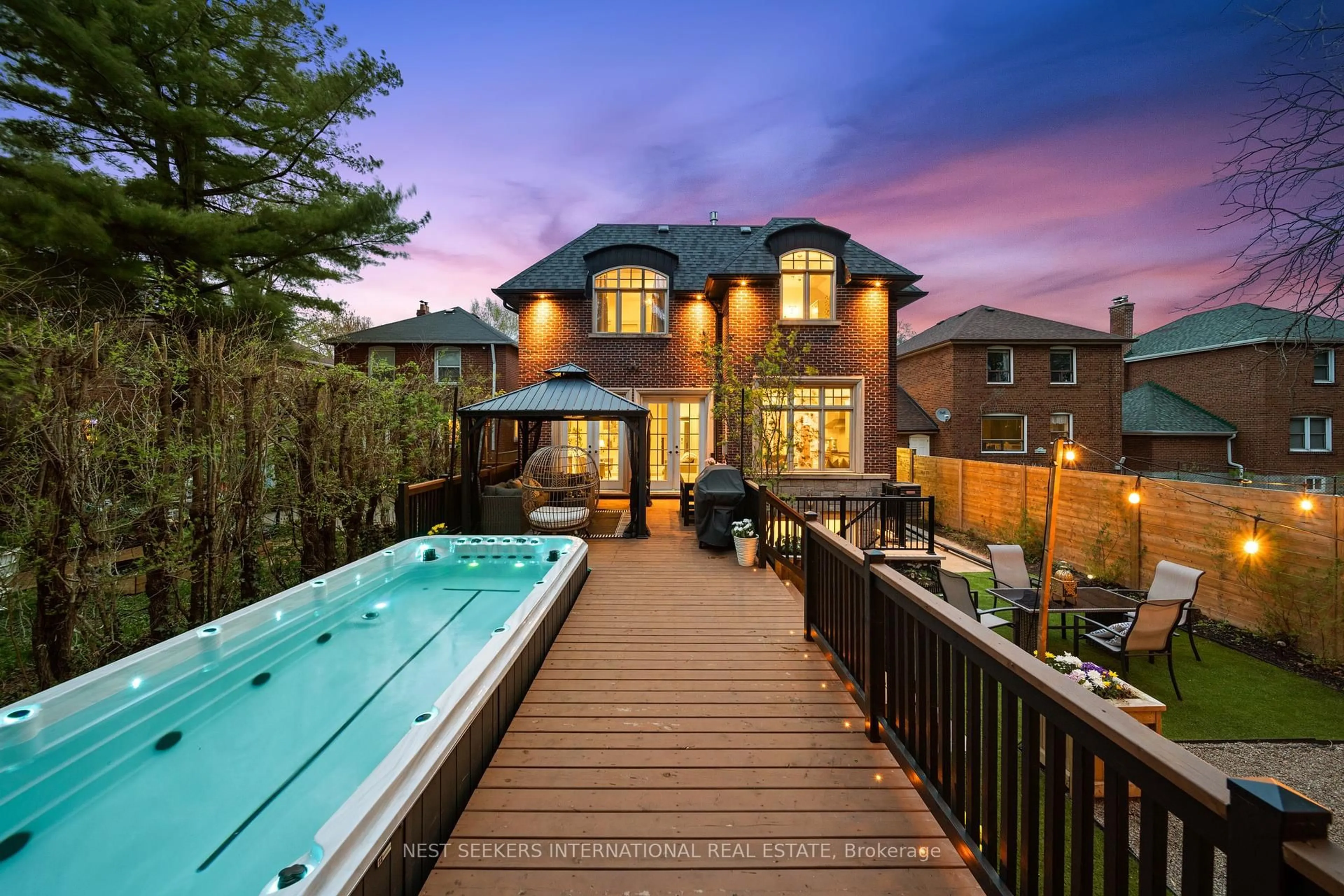 Unknown for 117 Parkview Hill Cres, Toronto Ontario M4B 1R6