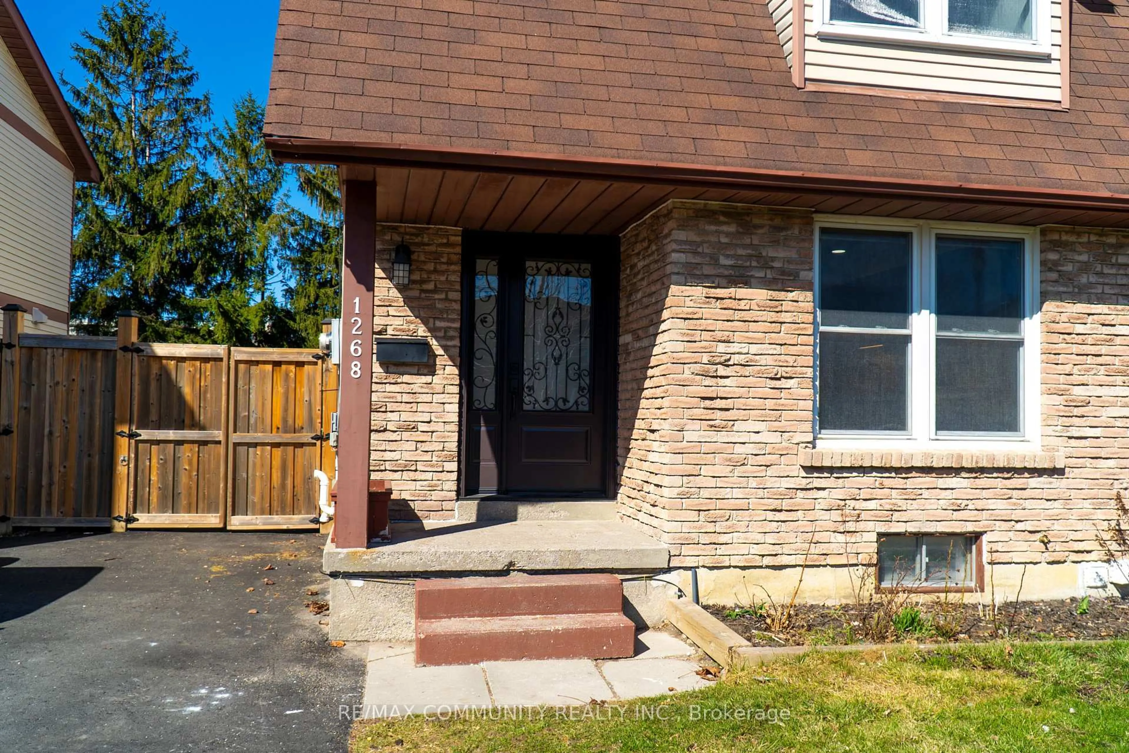 Home with brick exterior material, street for 1268 Trowbridge Dr, Oshawa Ontario L1G 7H2