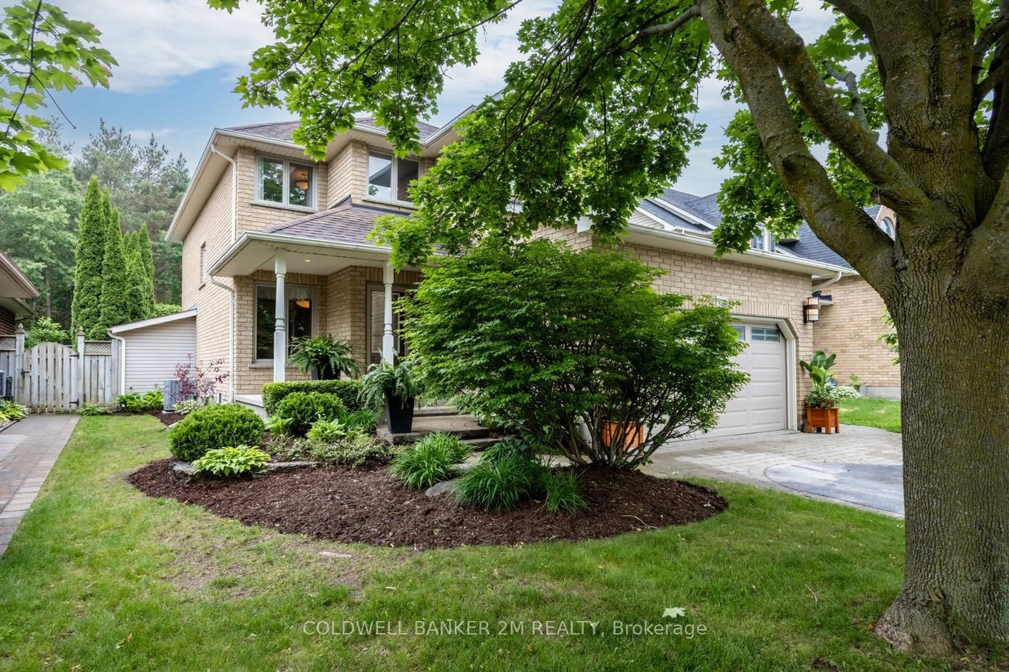 Home with brick exterior material, street for 348 Ryerson Cres, Oshawa Ontario L1G 8B6